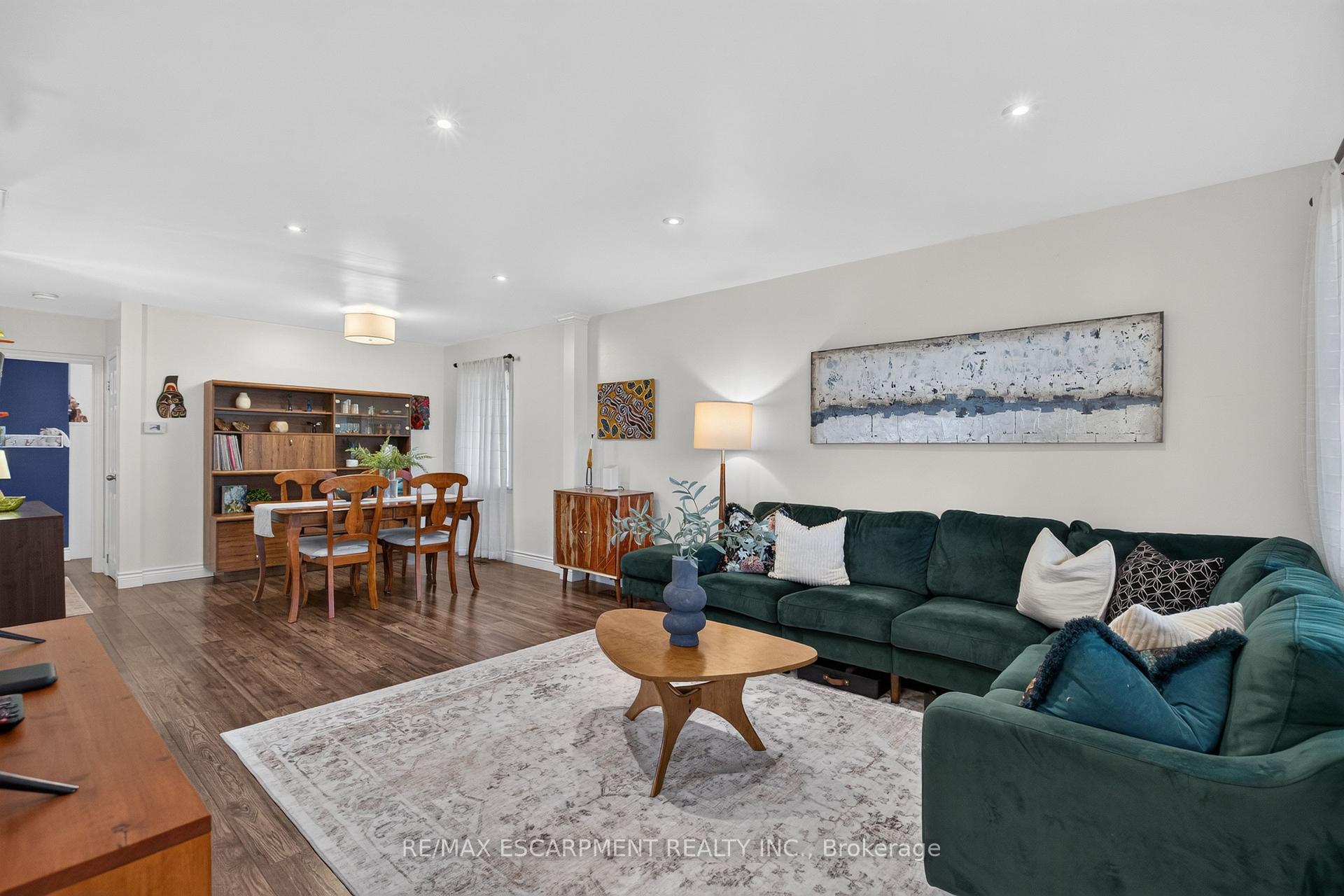 Photo 3 of 24 Castlefield Drive, Hamilton, Hampton Heights — HOMEH
