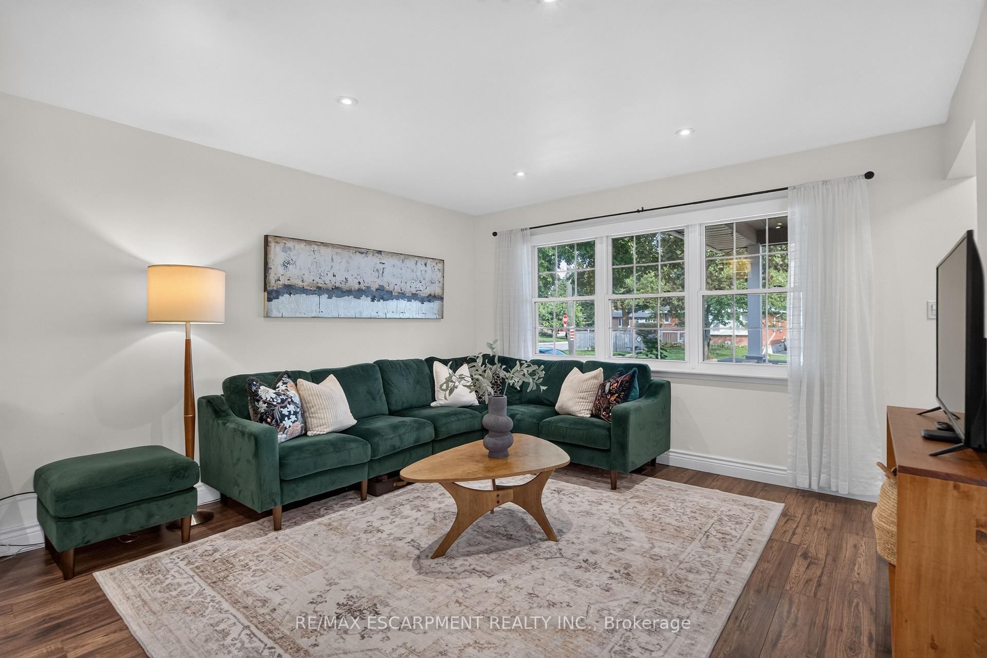 Photo 4 of 24 Castlefield Drive, Hamilton, Hampton Heights — HOMEH