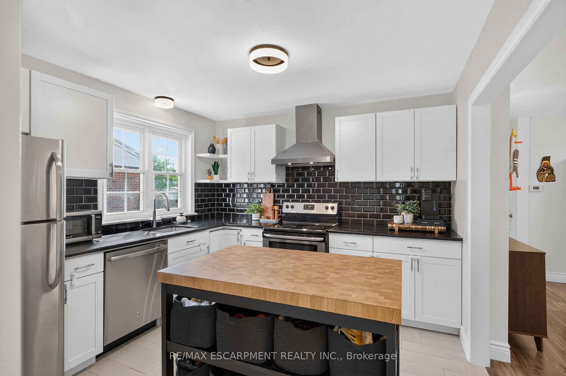 Photo 7 of 24 Castlefield Drive, Hamilton, Hampton Heights — HOMEH