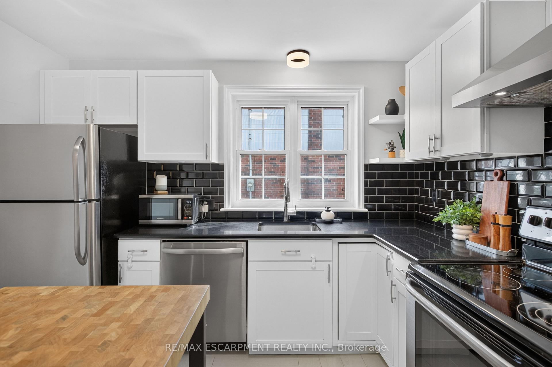 Photo 9 of 24 Castlefield Drive, Hamilton, Hampton Heights — HOMEH