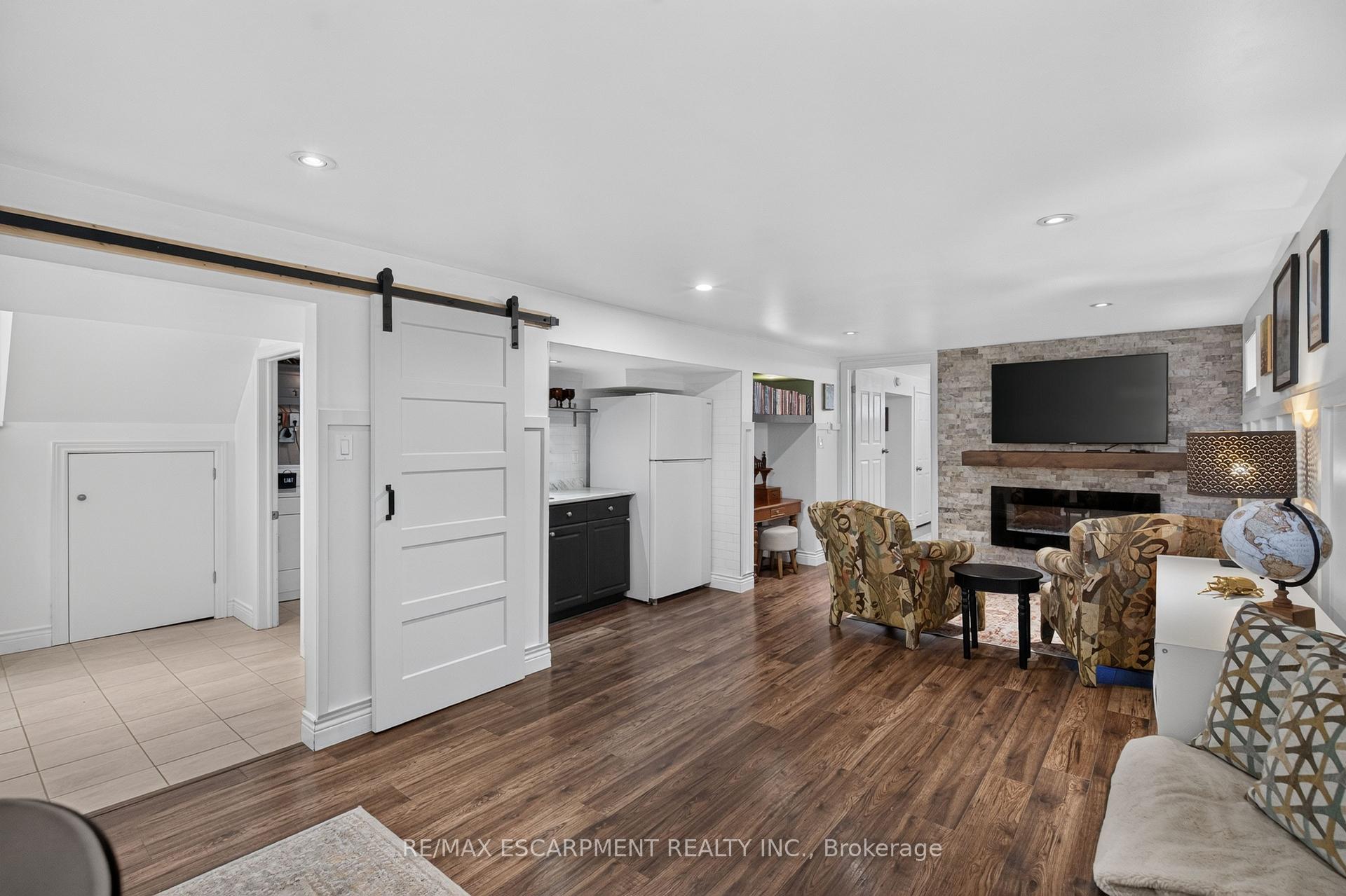 Photo 17 of 24 Castlefield Drive, Hamilton, Hampton Heights — HOMEH