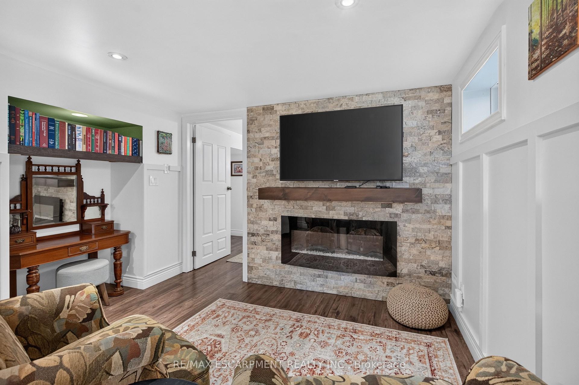 Photo 20 of 24 Castlefield Drive, Hamilton, Hampton Heights — HOMEH