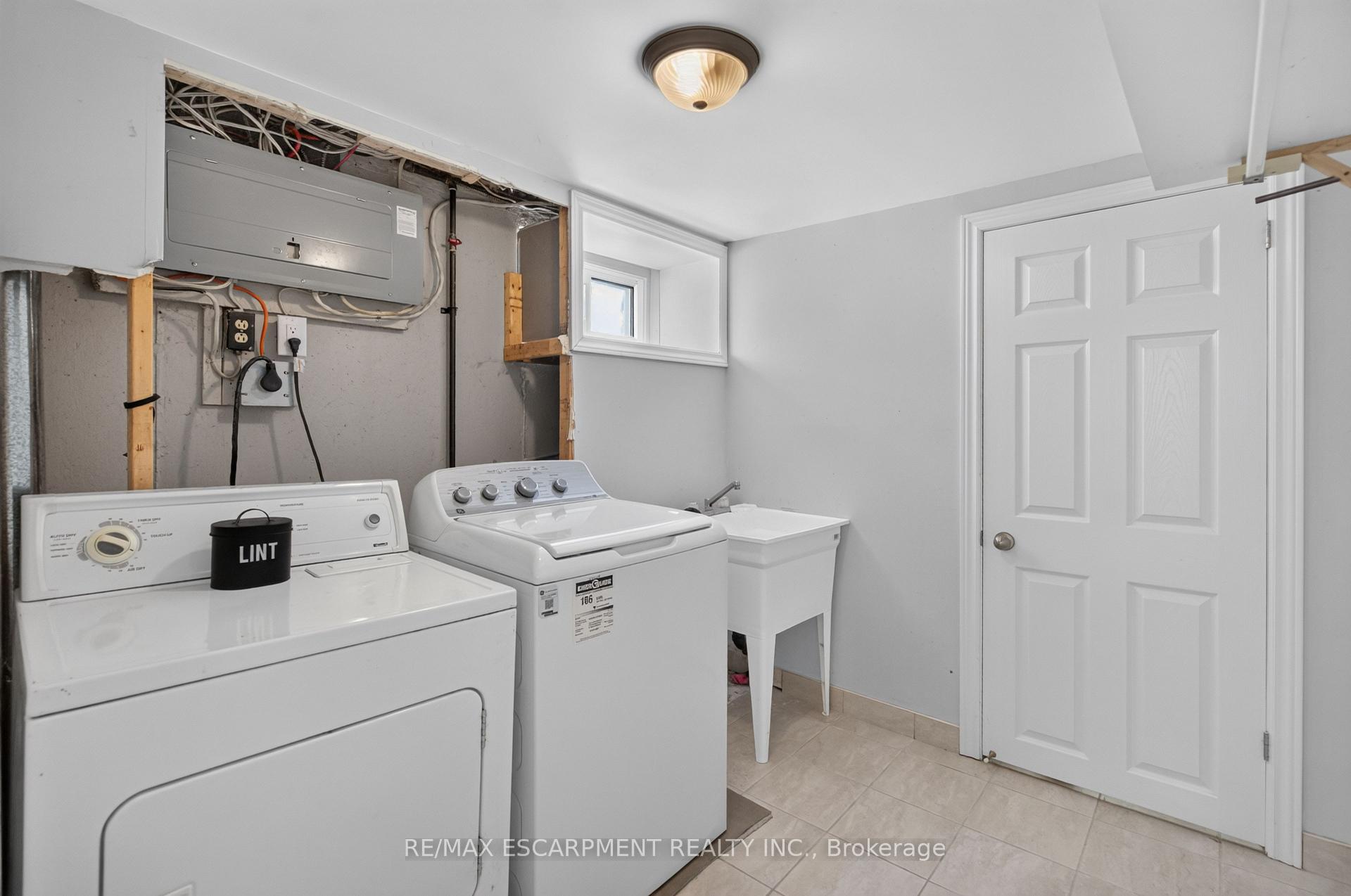 Photo 24 of 24 Castlefield Drive, Hamilton, Hampton Heights — HOMEH