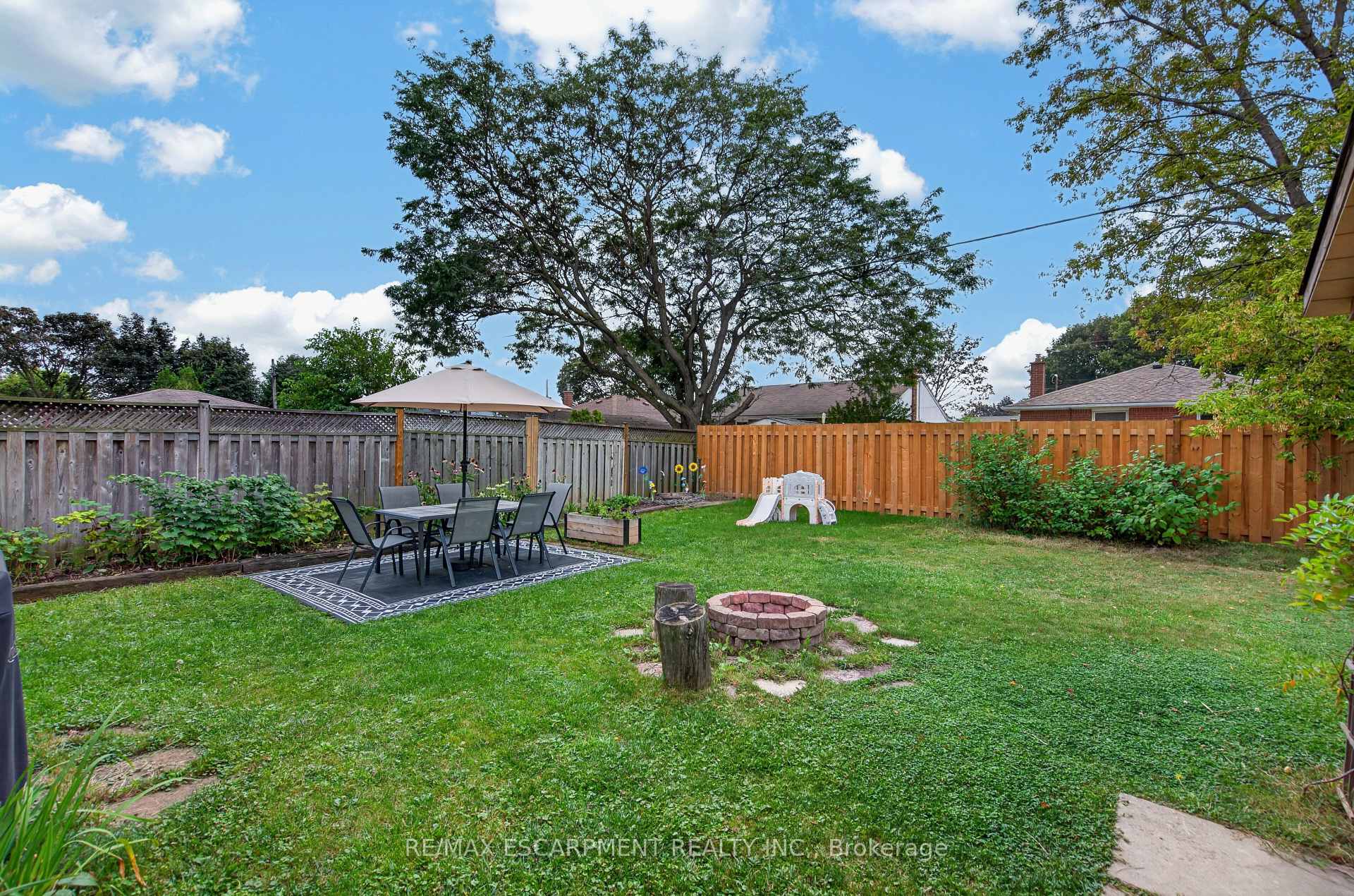 Photo 26 of 24 Castlefield Drive, Hamilton, Hampton Heights — HOMEH