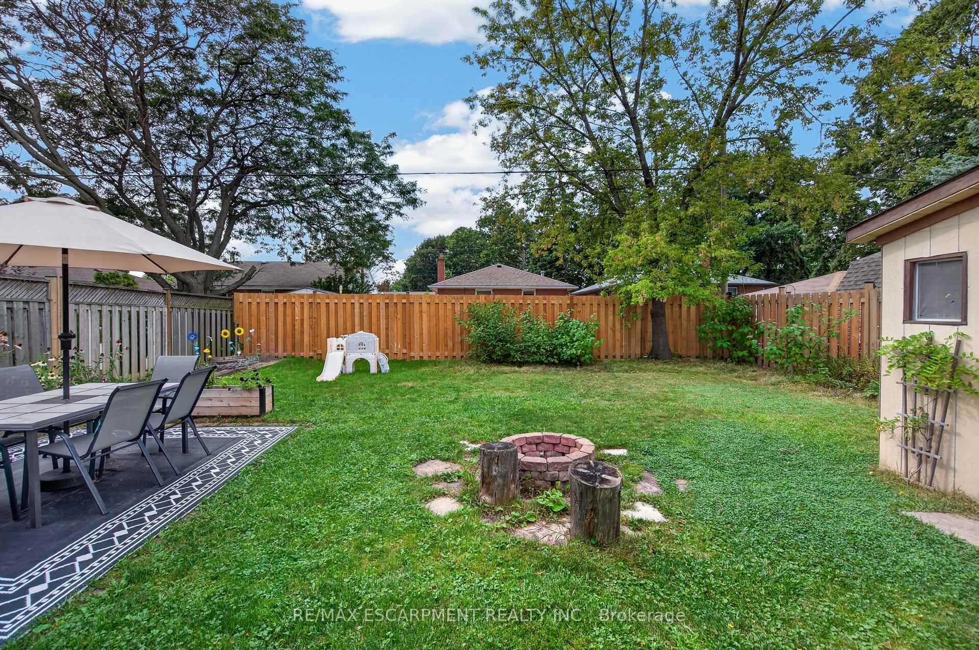 Photo 28 of 24 Castlefield Drive, Hamilton, Hampton Heights — HOMEH