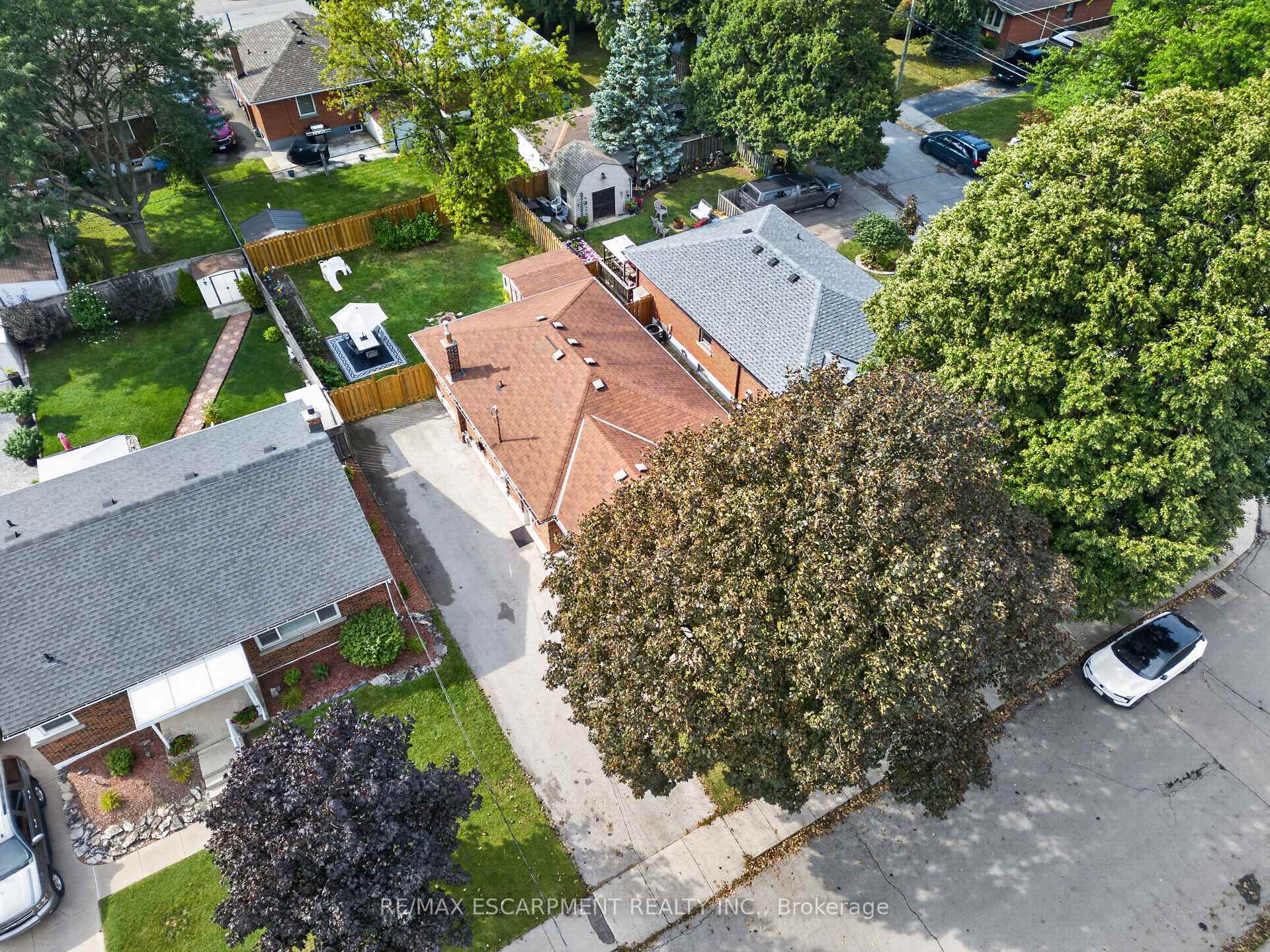 Photo 32 of 24 Castlefield Drive, Hamilton, Hampton Heights — HOMEH