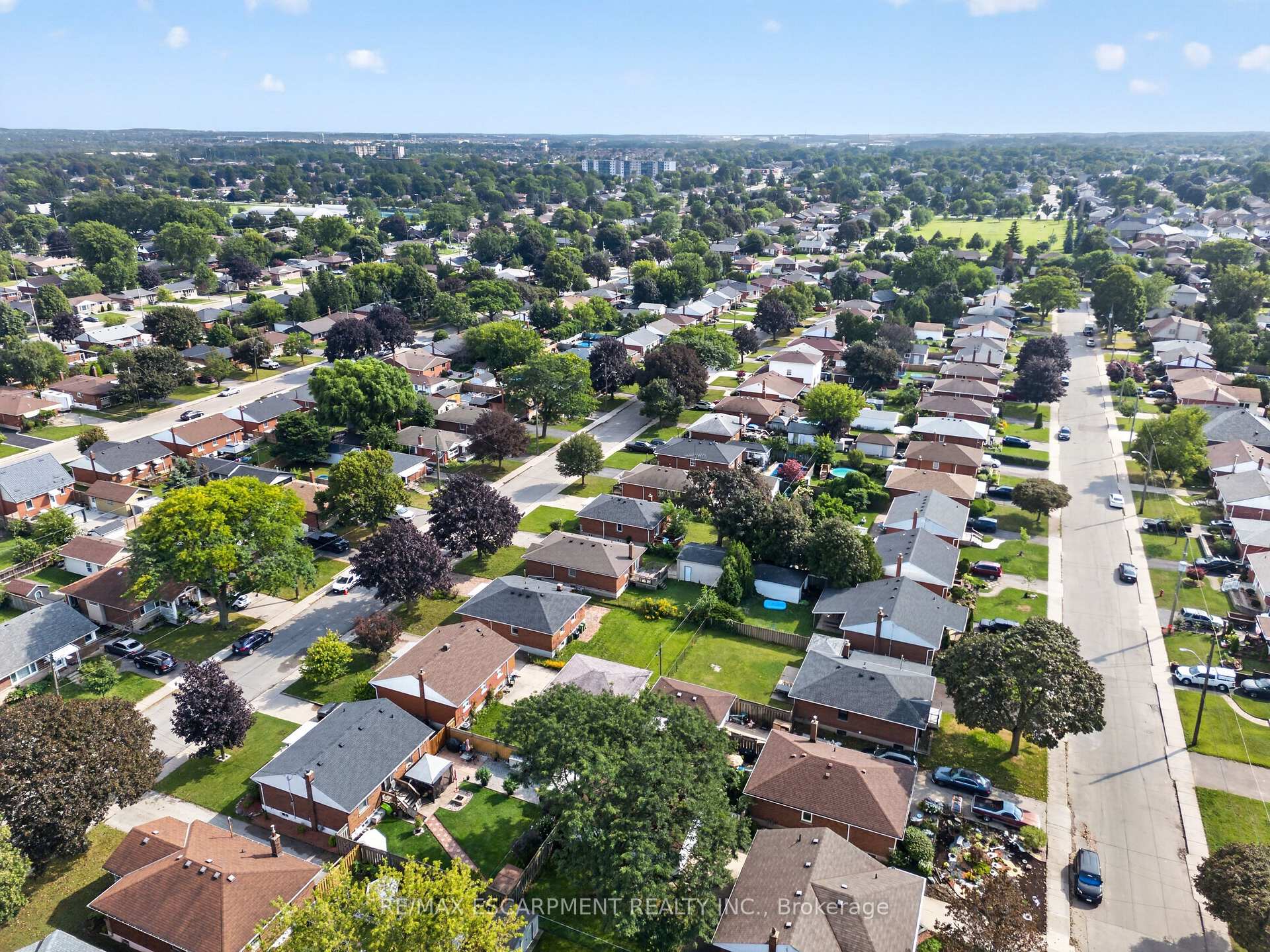 Photo 33 of 24 Castlefield Drive, Hamilton, Hampton Heights — HOMEH
