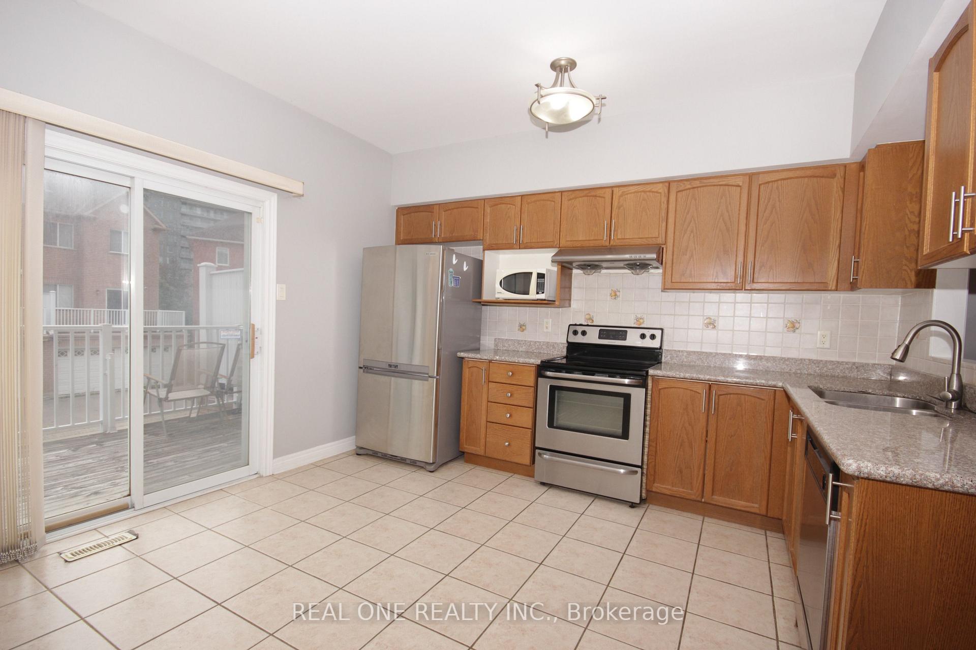 Photo 3 of 15 Azalea Gate Way, Markham, Commerce Valley — HOMEH
