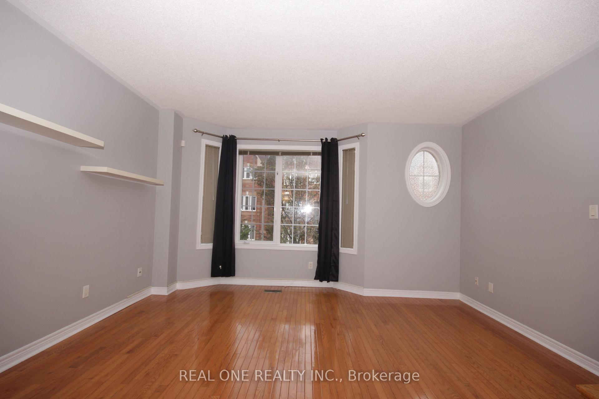 Photo 7 of 15 Azalea Gate Way, Markham, Commerce Valley — HOMEH