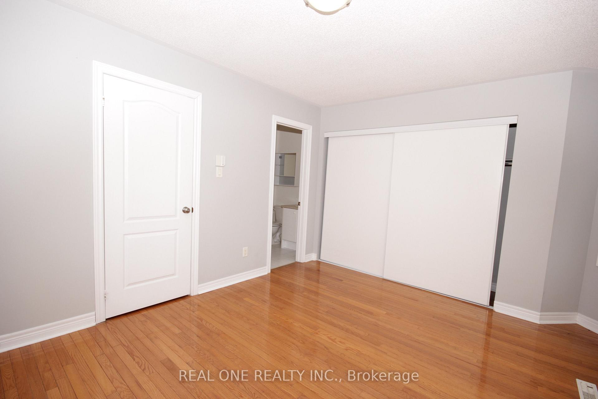 Photo 11 of 15 Azalea Gate Way, Markham, Commerce Valley — HOMEH
