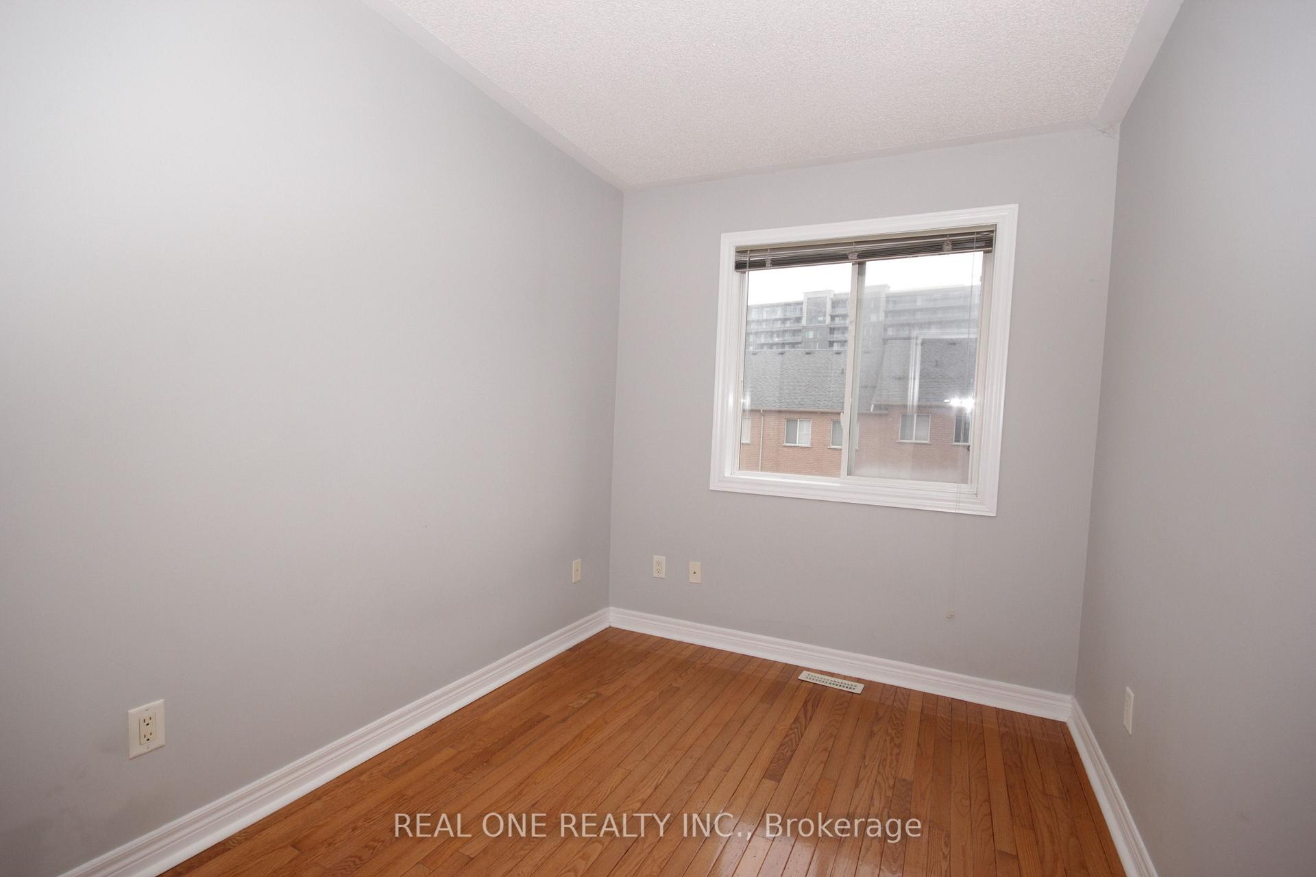 Photo 14 of 15 Azalea Gate Way, Markham, Commerce Valley — HOMEH