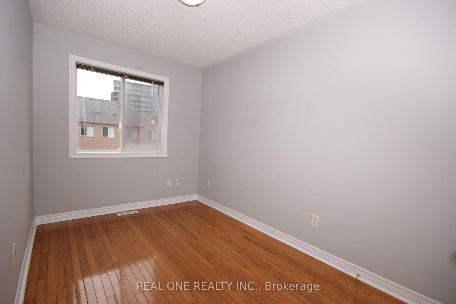 Photo 16 of 15 Azalea Gate Way, Markham, Commerce Valley — HOMEH