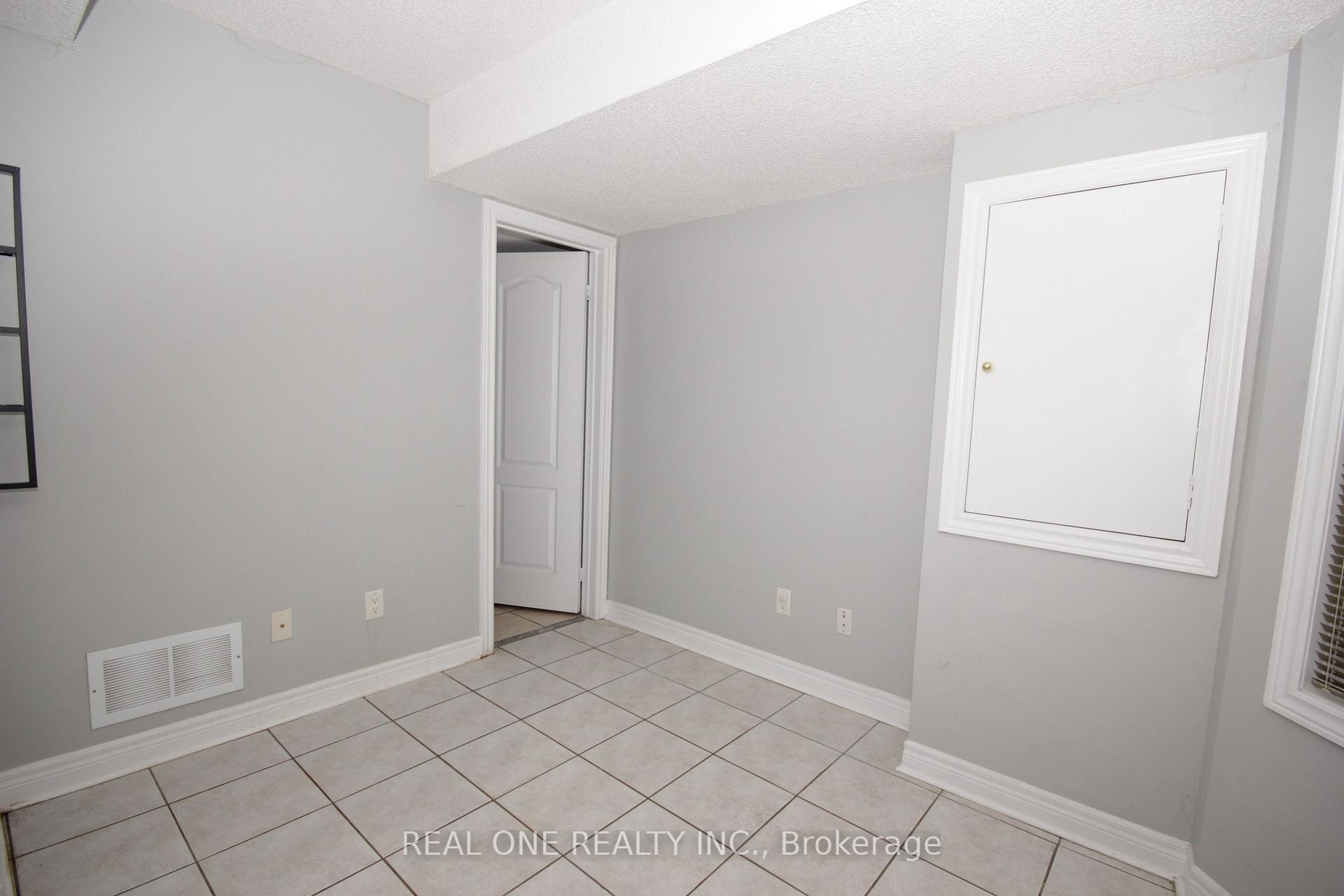 Photo 20 of 15 Azalea Gate Way, Markham, Commerce Valley — HOMEH