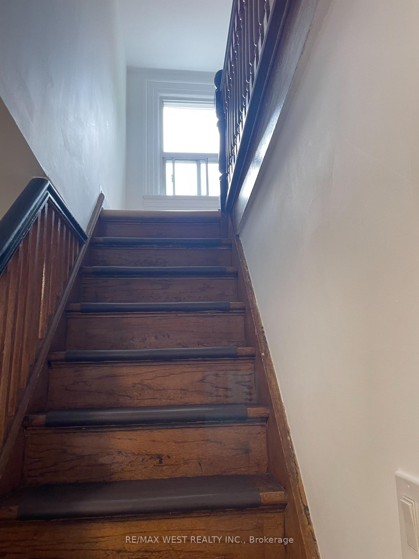 Photo 2 of Unit 2nd Floor, 734 Manning Avenue, Toronto, The Annex — HOMEH