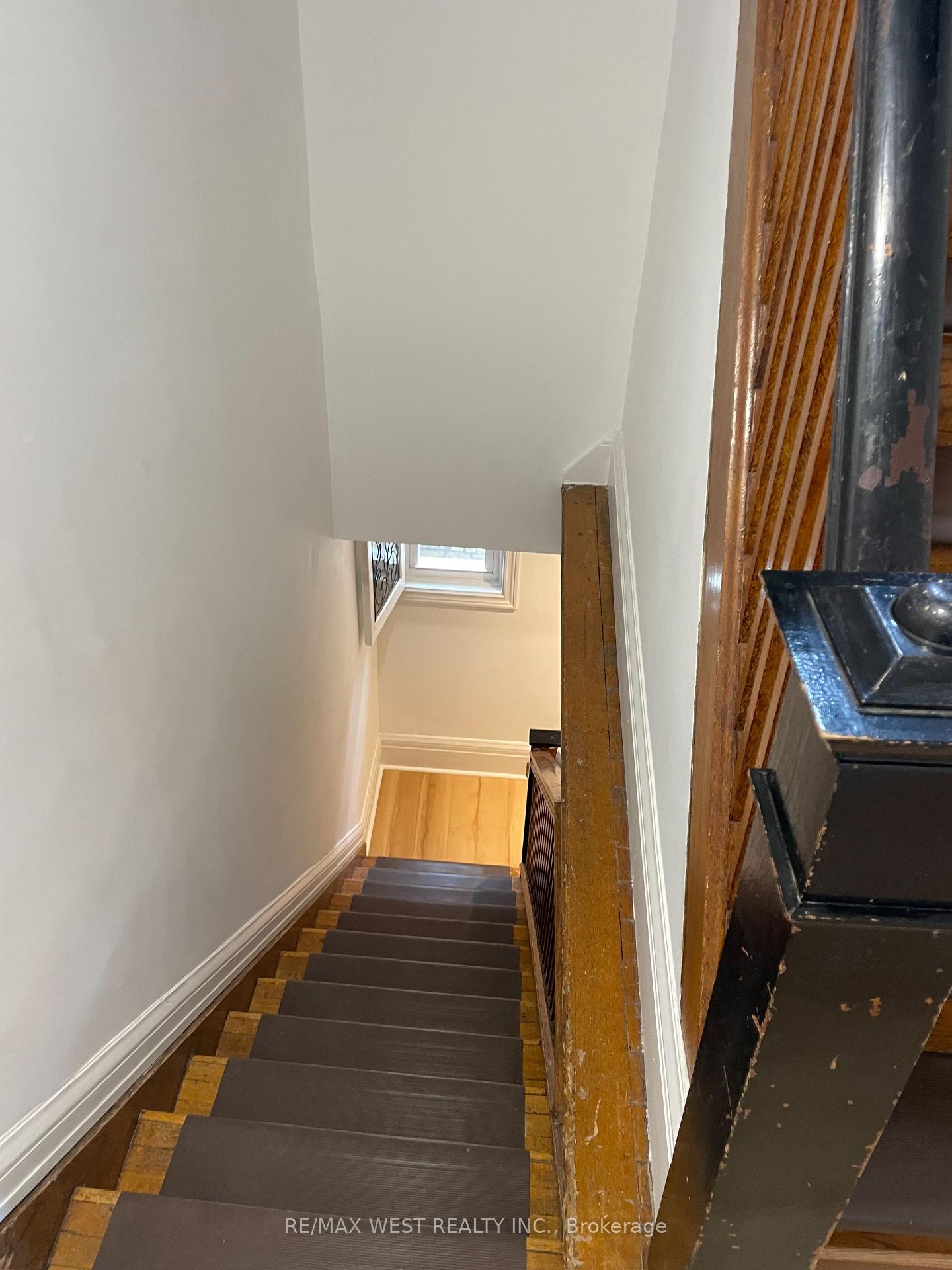 Photo 3 of Unit 2nd Floor, 734 Manning Avenue, Toronto, The Annex — HOMEH
