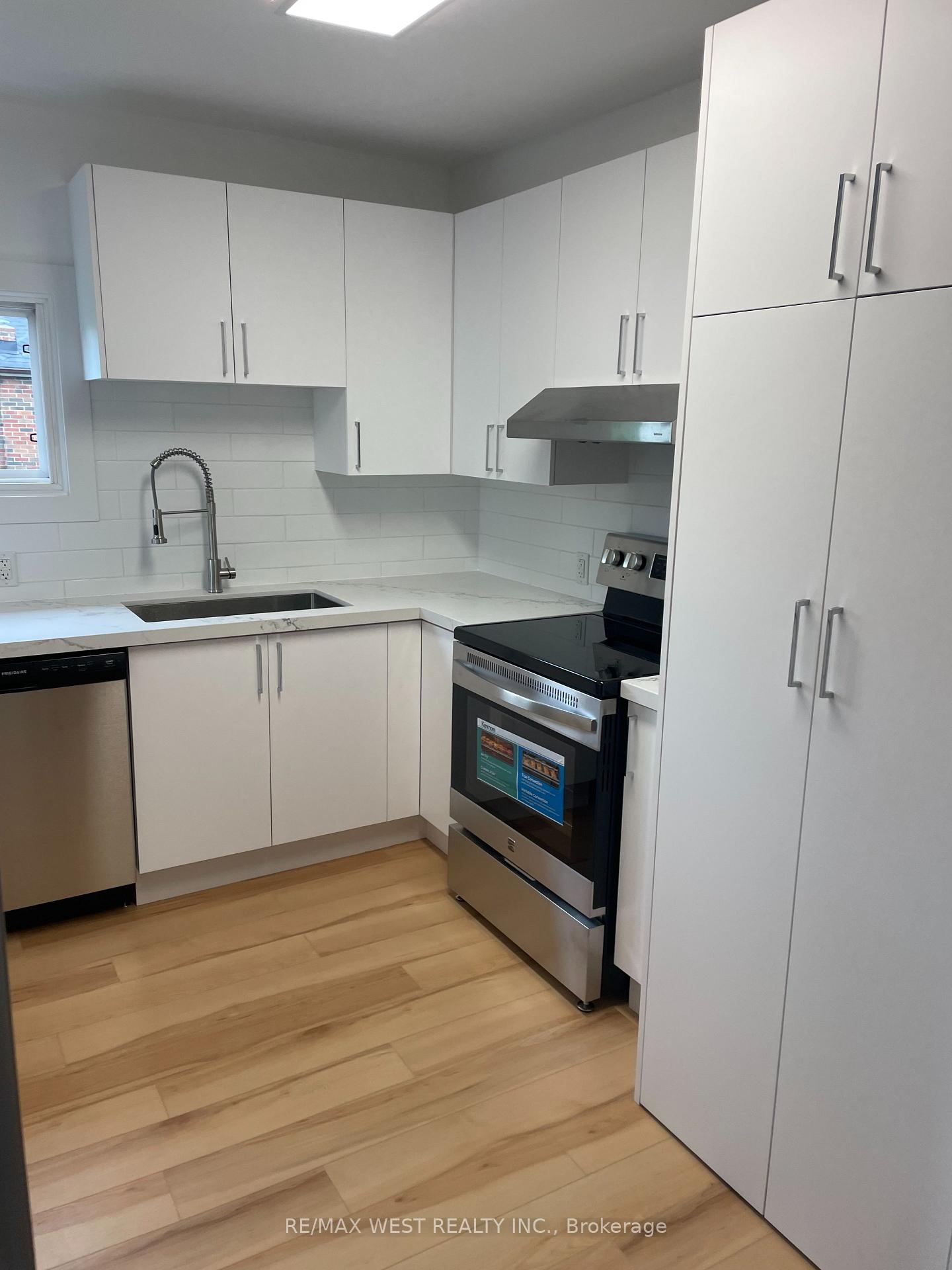 Photo 4 of Unit 2nd Floor, 734 Manning Avenue, Toronto, The Annex — HOMEH