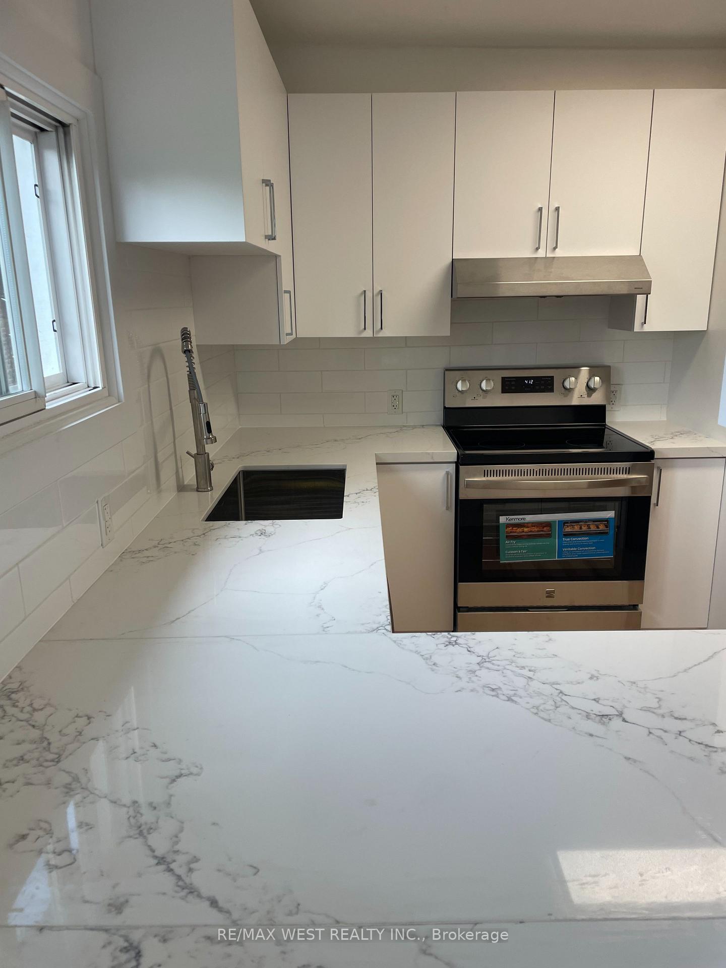 Photo 6 of Unit 2nd Floor, 734 Manning Avenue, Toronto, The Annex — HOMEH