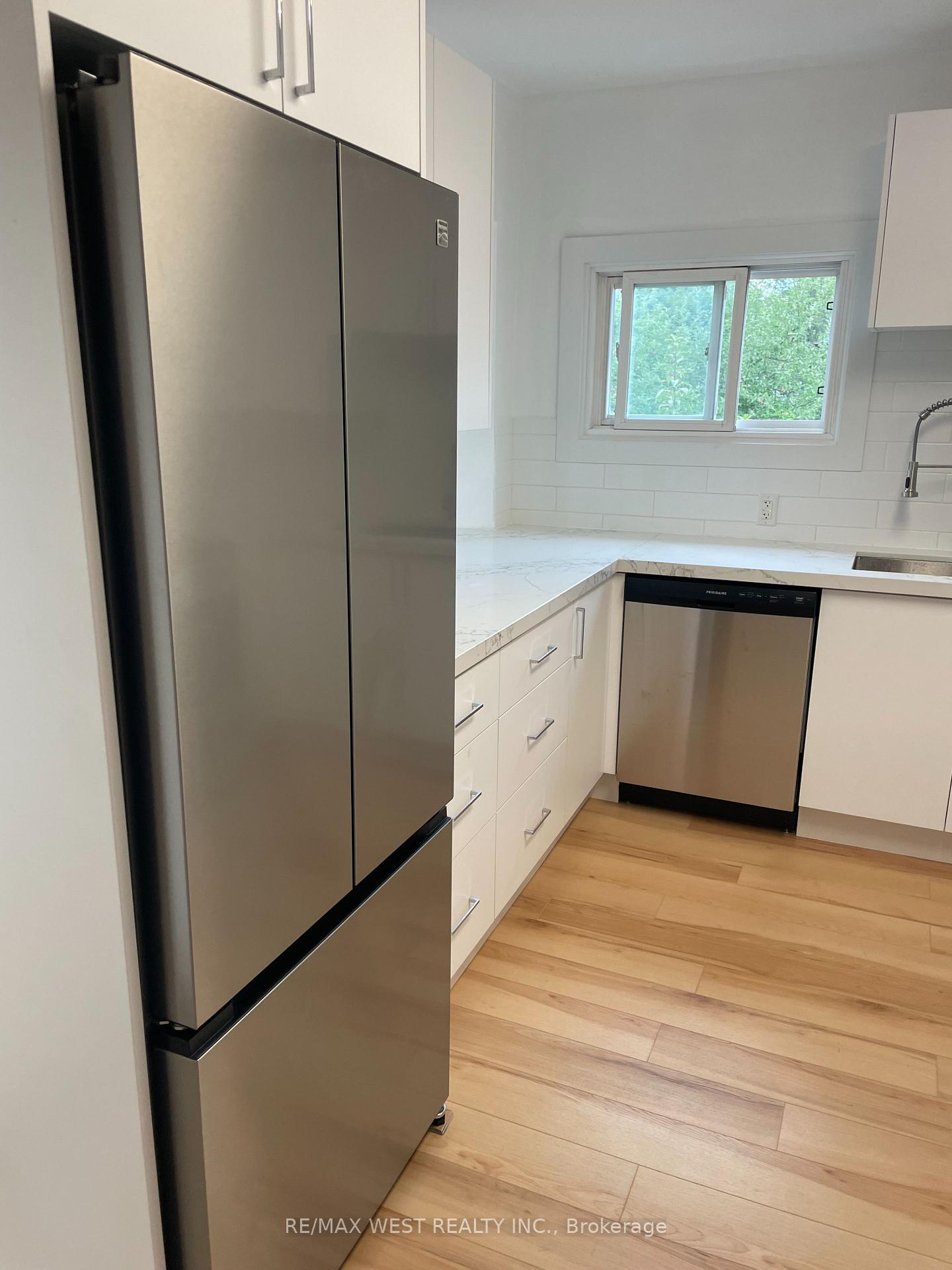 Photo 8 of Unit 2nd Floor, 734 Manning Avenue, Toronto, The Annex — HOMEH