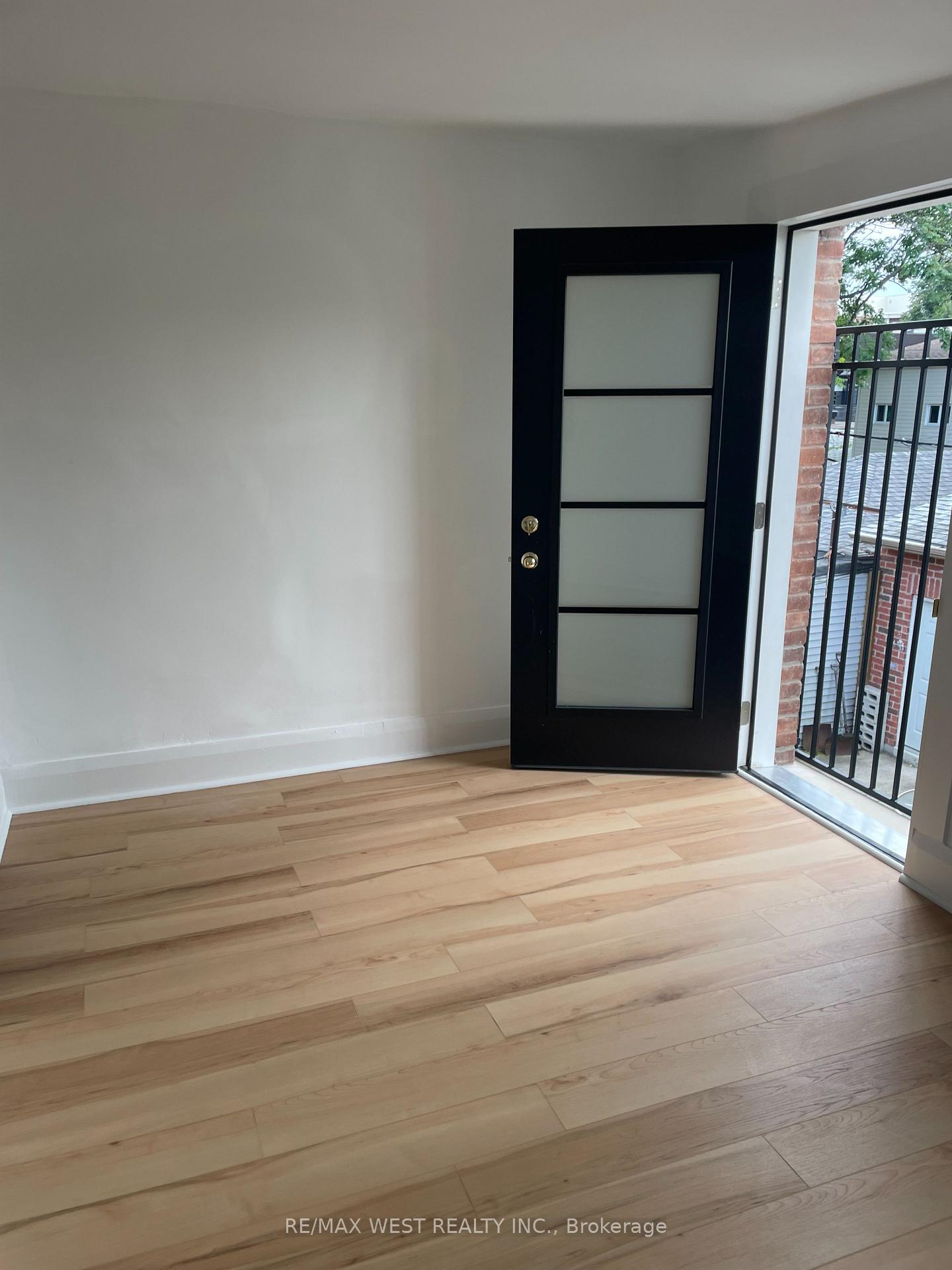 Photo 10 of Unit 2nd Floor, 734 Manning Avenue, Toronto, The Annex — HOMEH