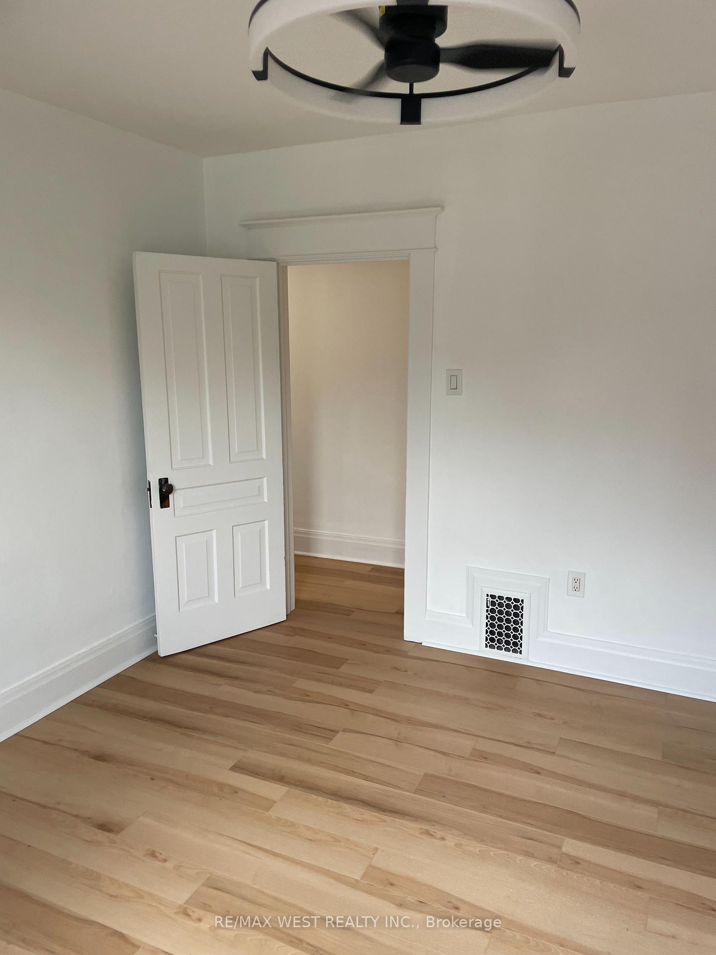 Photo 19 of Unit 2nd Floor, 734 Manning Avenue, Toronto, The Annex — HOMEH
