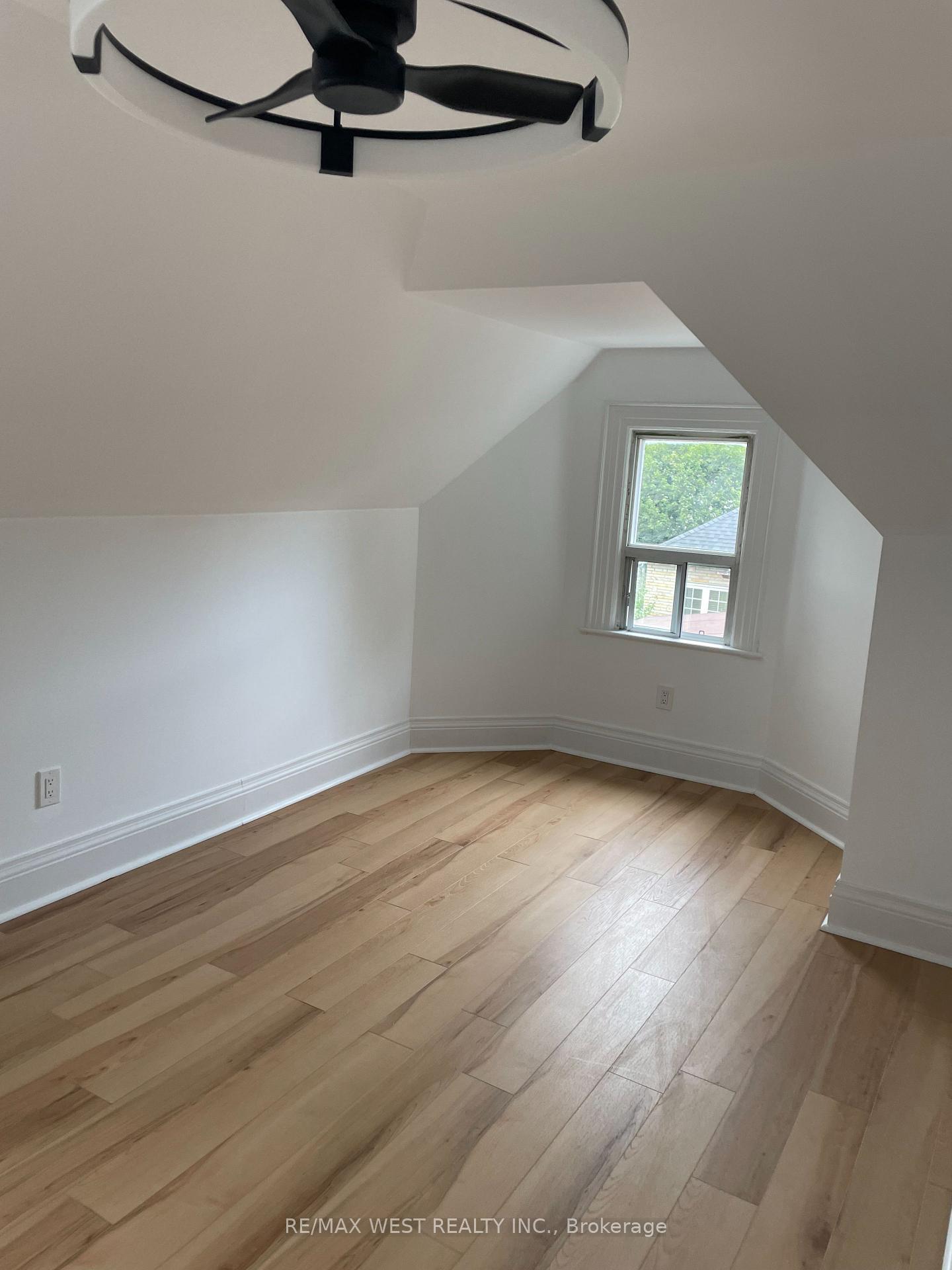 Photo 22 of Unit 2nd Floor, 734 Manning Avenue, Toronto, The Annex — HOMEH
