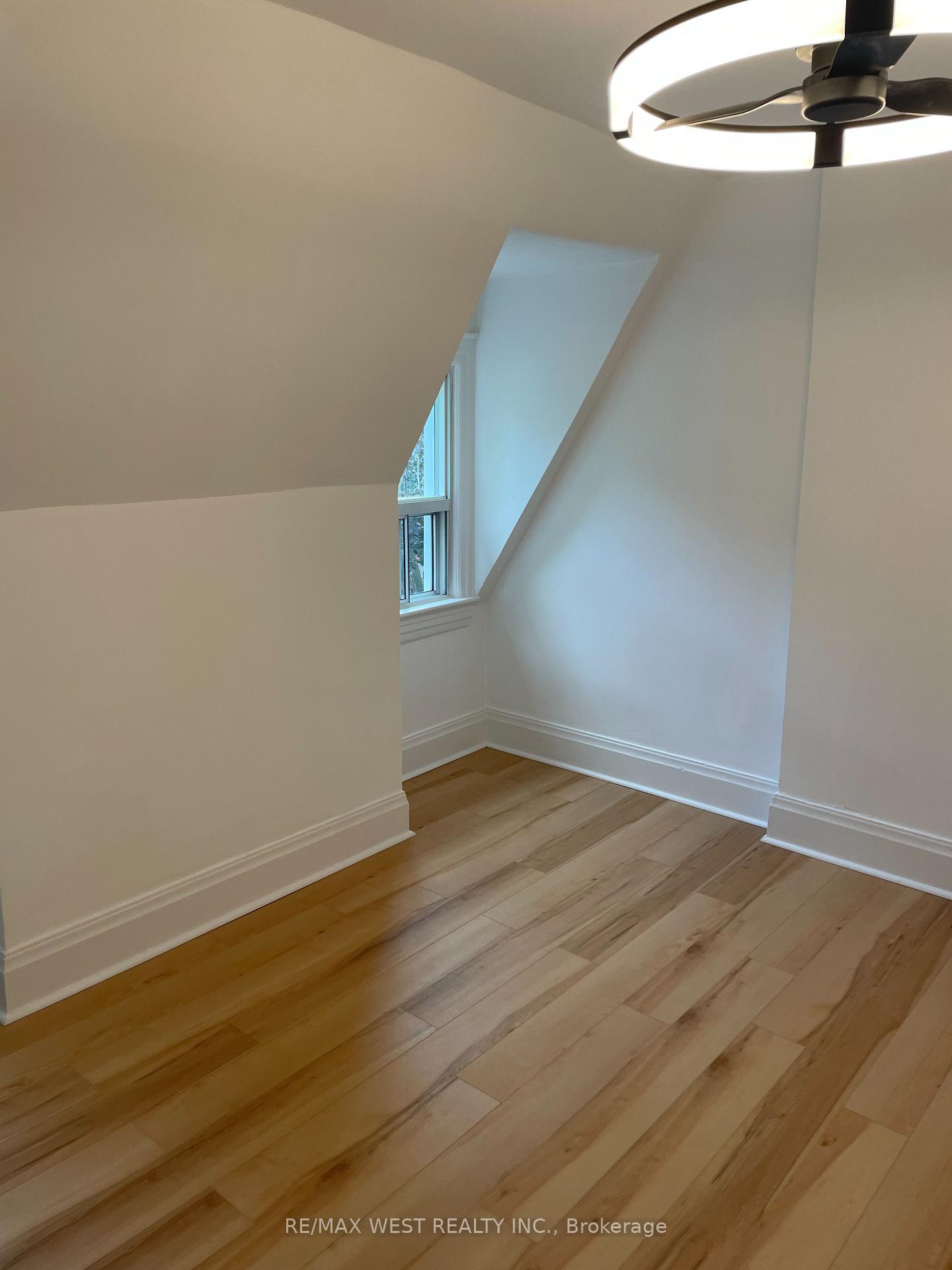 Photo 25 of Unit 2nd Floor, 734 Manning Avenue, Toronto, The Annex — HOMEH