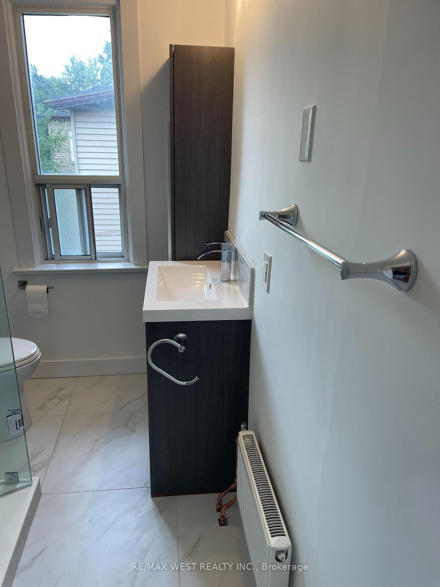 Photo 26 of Unit 2nd Floor, 734 Manning Avenue, Toronto, The Annex — HOMEH