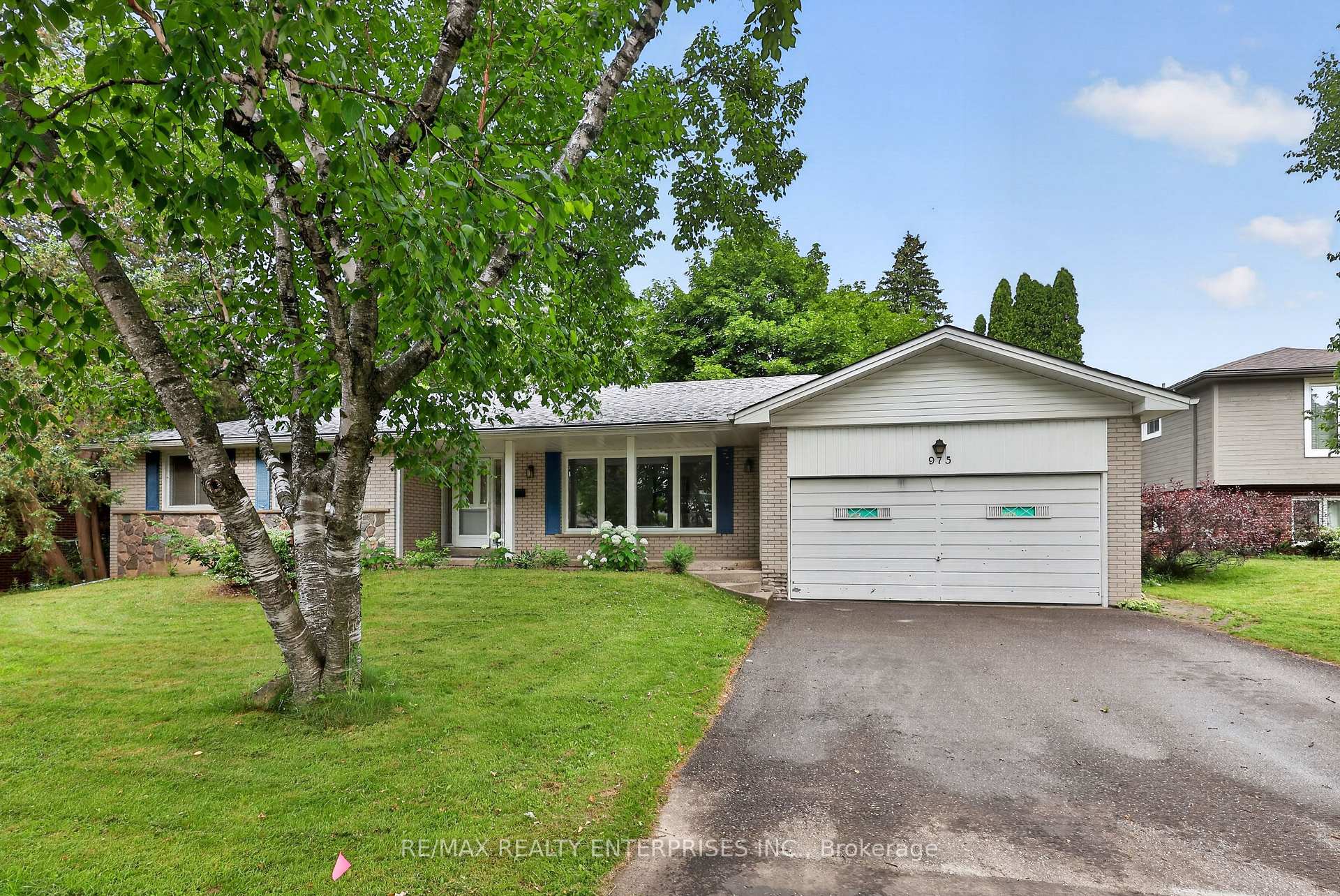 Photo 2 of 975 Cresthampton Lane, Mississauga, Lorne Park — HOMEH