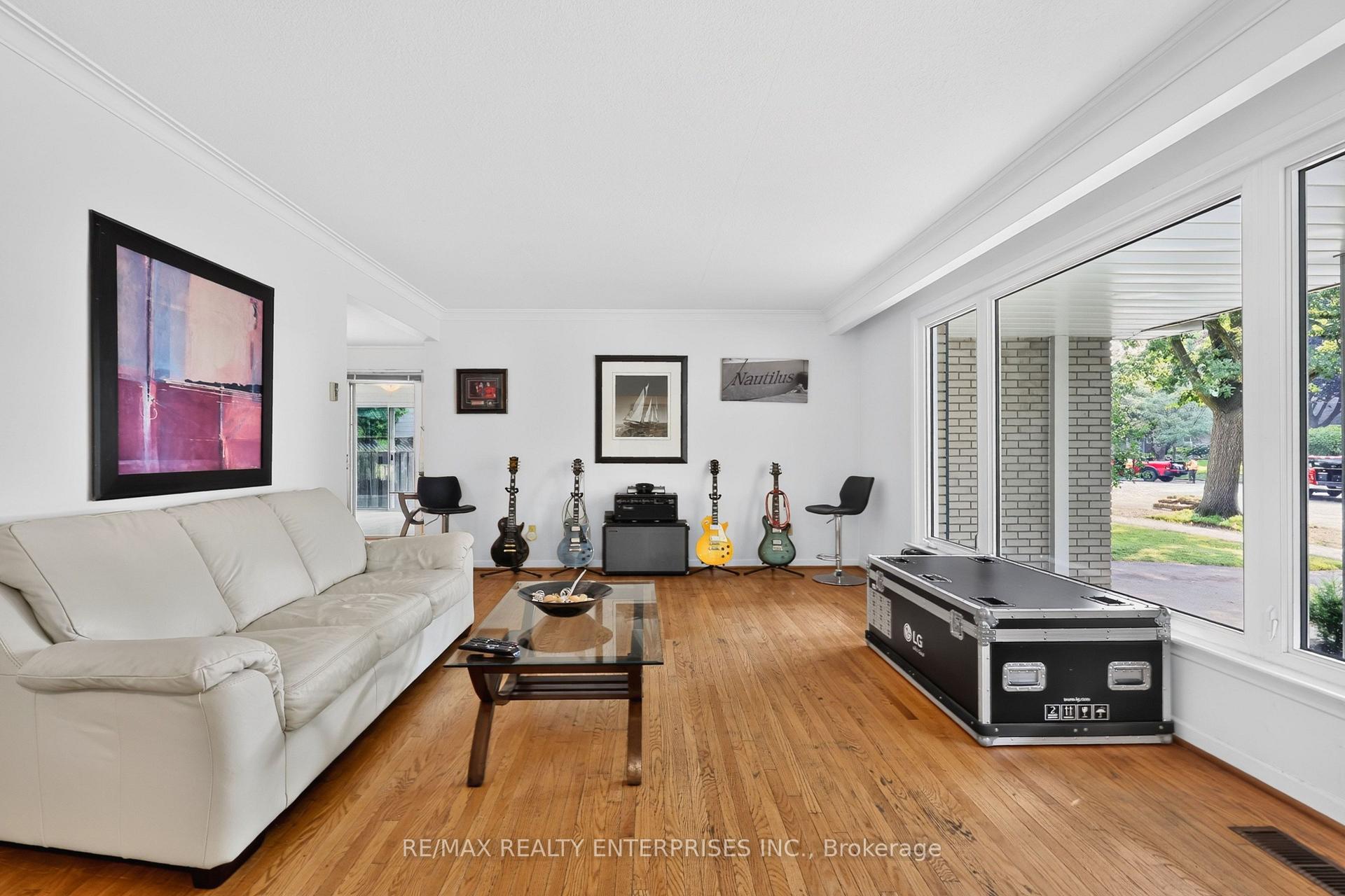 Photo 5 of 975 Cresthampton Lane, Mississauga, Lorne Park — HOMEH