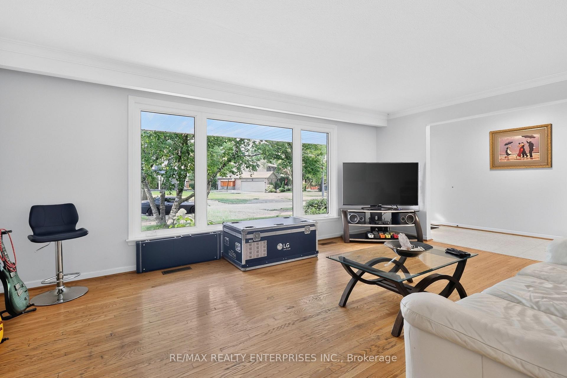 Photo 6 of 975 Cresthampton Lane, Mississauga, Lorne Park — HOMEH