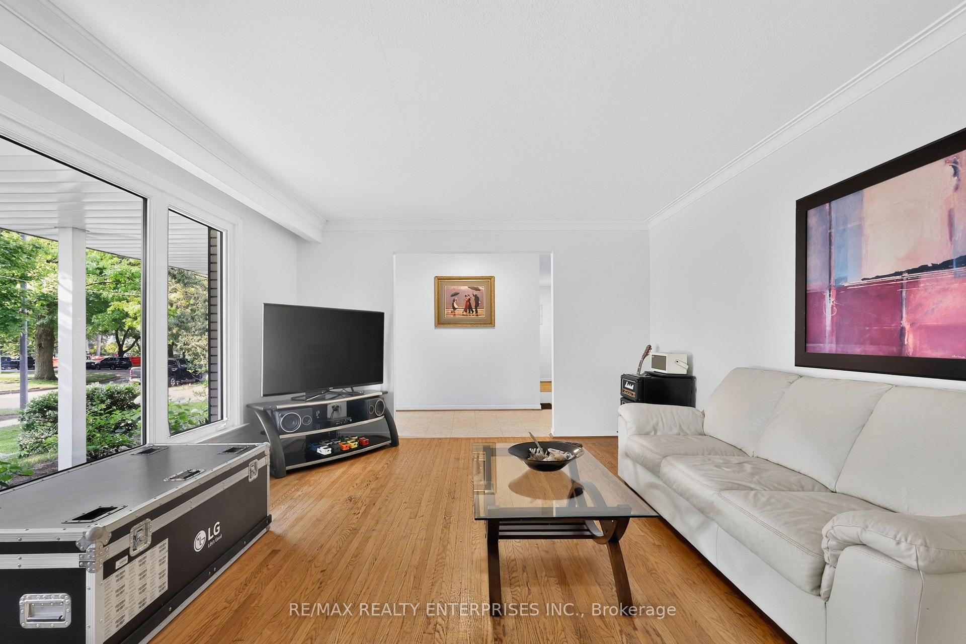 Photo 7 of 975 Cresthampton Lane, Mississauga, Lorne Park — HOMEH