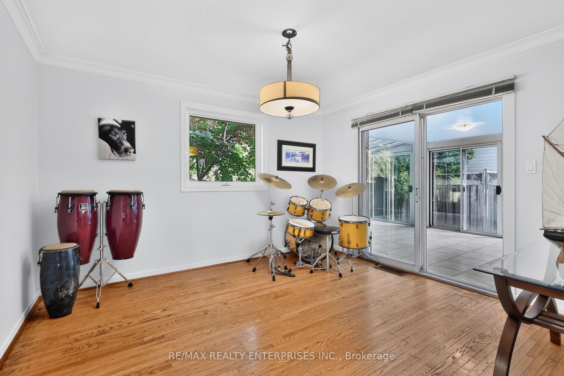 Photo 12 of 975 Cresthampton Lane, Mississauga, Lorne Park — HOMEH