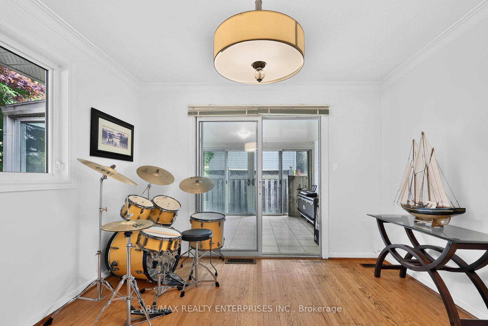 Photo 13 of 975 Cresthampton Lane, Mississauga, Lorne Park — HOMEH