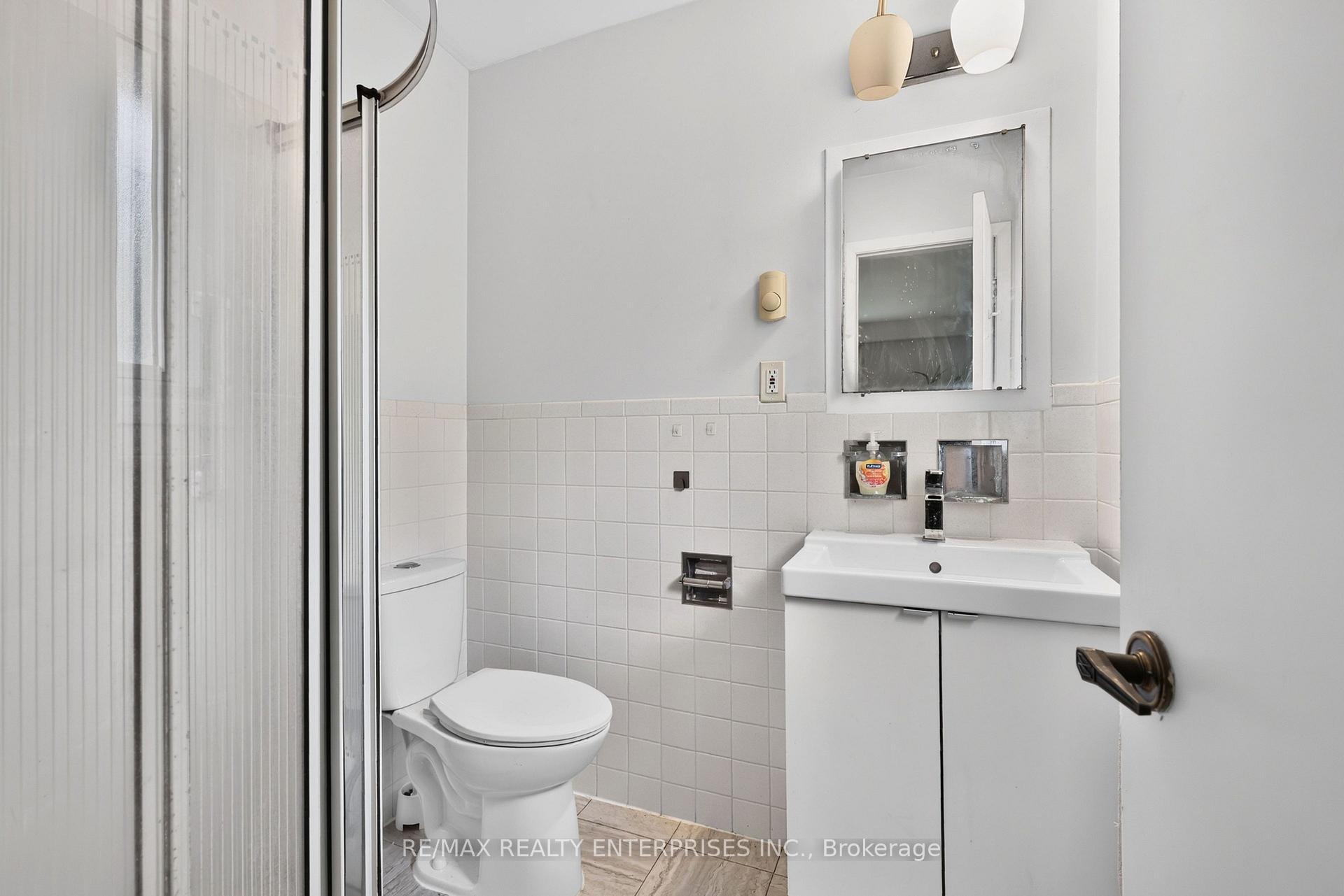 Photo 18 of 975 Cresthampton Lane, Mississauga, Lorne Park — HOMEH