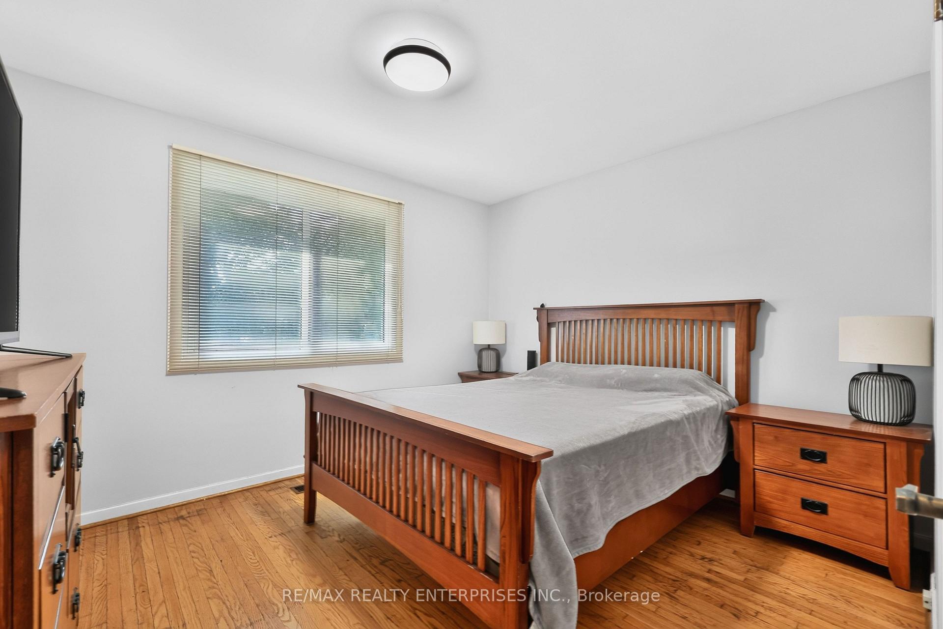 Photo 20 of 975 Cresthampton Lane, Mississauga, Lorne Park — HOMEH