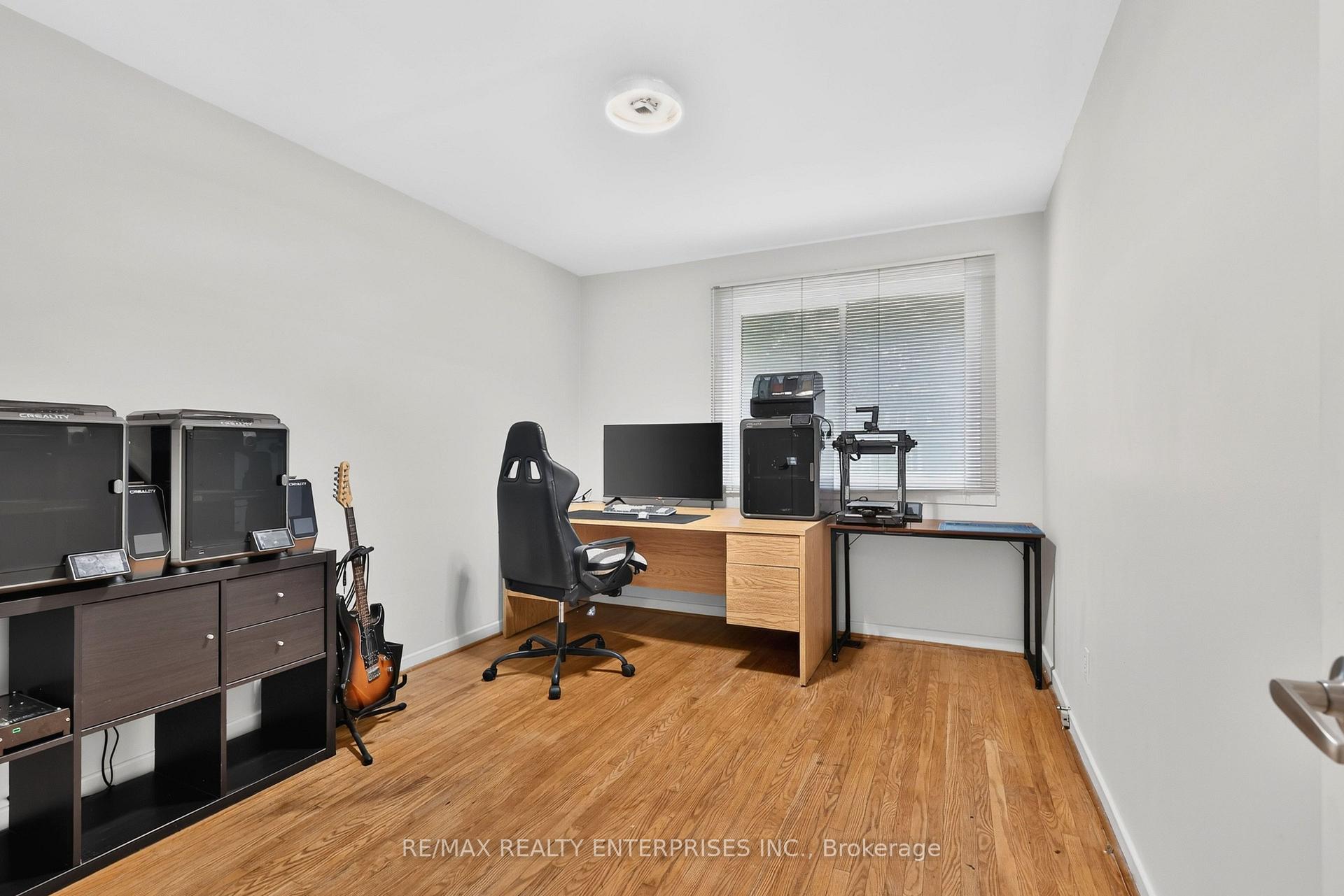 Photo 22 of 975 Cresthampton Lane, Mississauga, Lorne Park — HOMEH