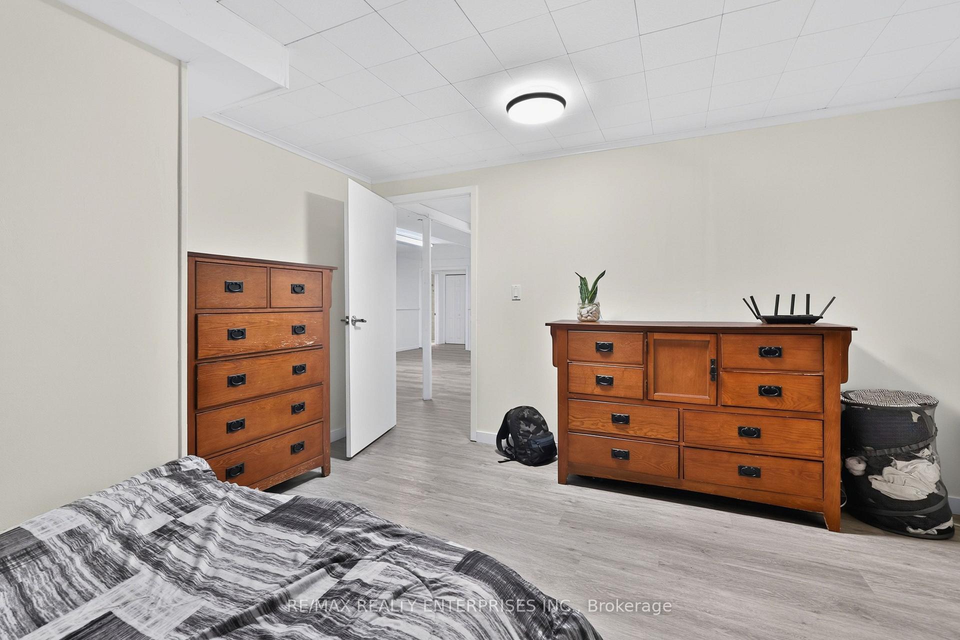 Photo 32 of 975 Cresthampton Lane, Mississauga, Lorne Park — HOMEH