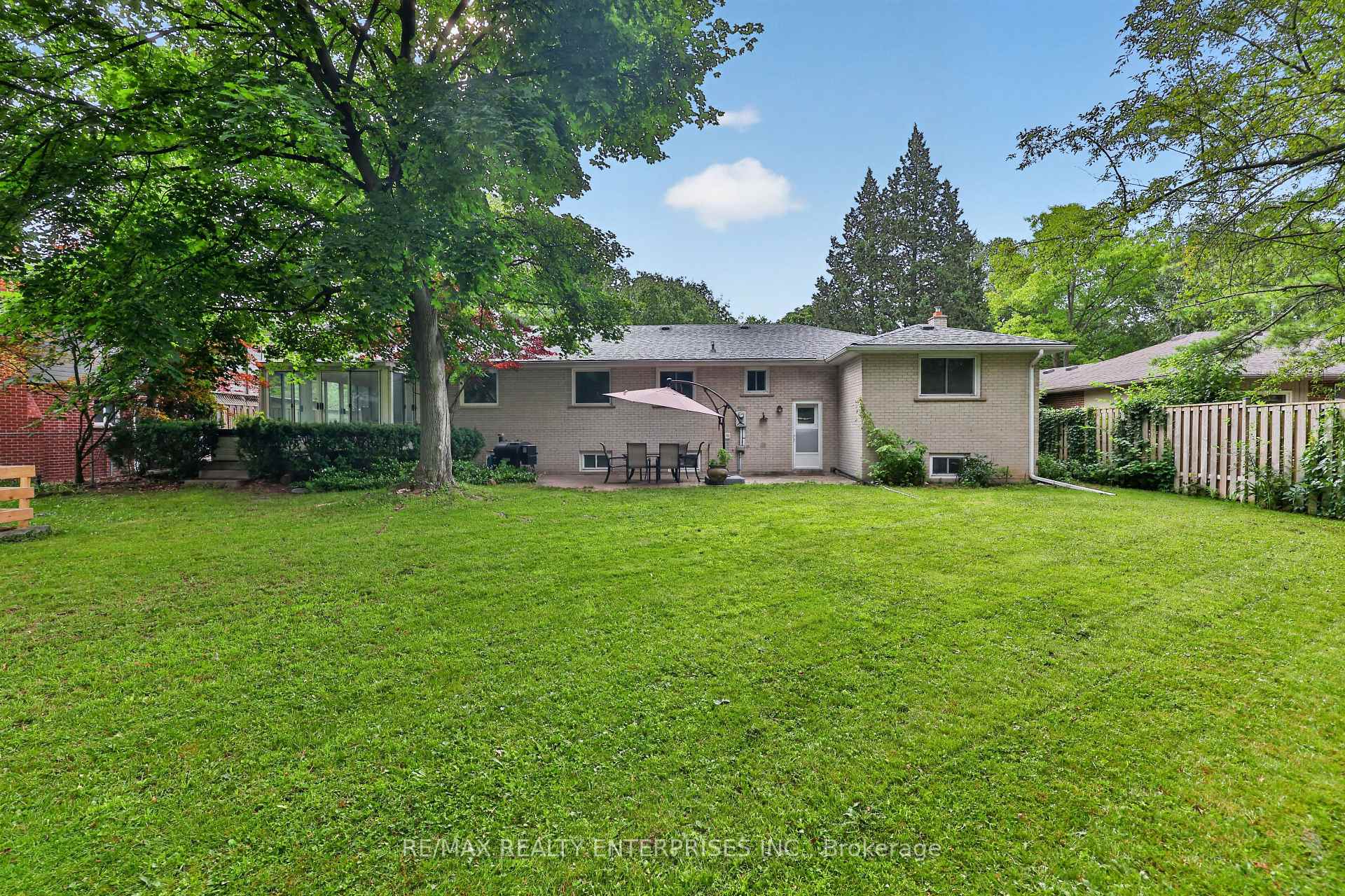 Photo 36 of 975 Cresthampton Lane, Mississauga, Lorne Park — HOMEH