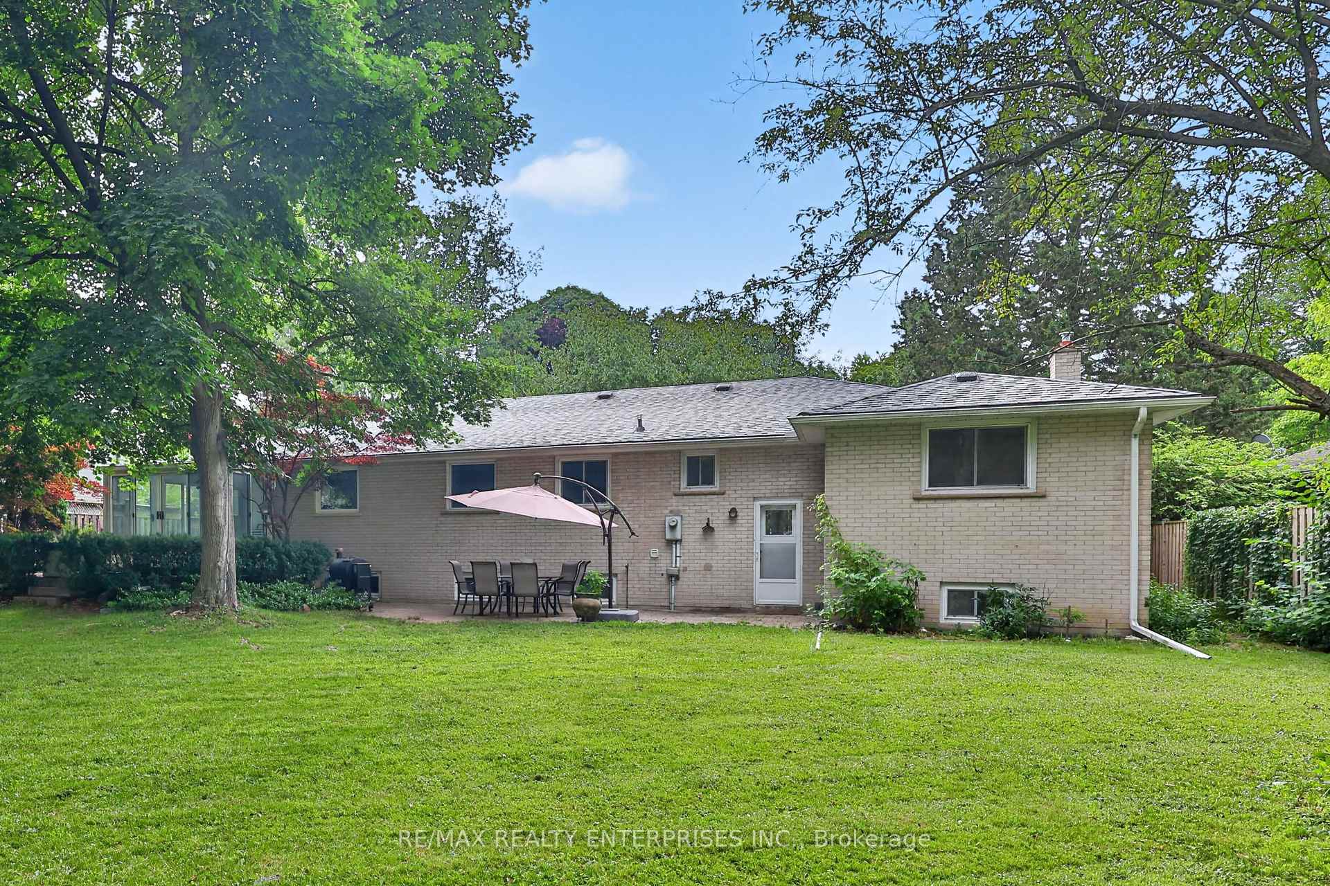 Photo 37 of 975 Cresthampton Lane, Mississauga, Lorne Park — HOMEH