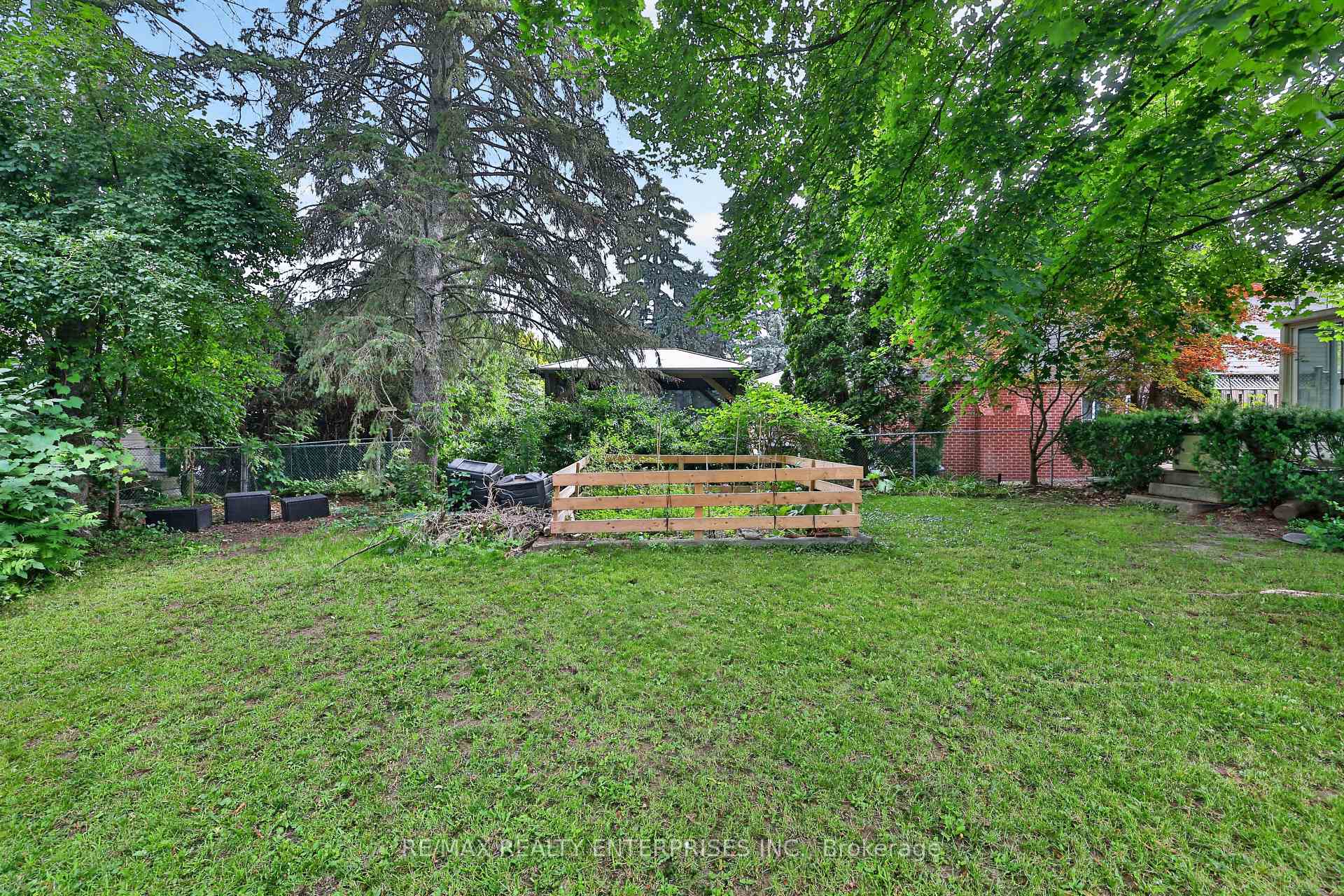 Photo 40 of 975 Cresthampton Lane, Mississauga, Lorne Park — HOMEH