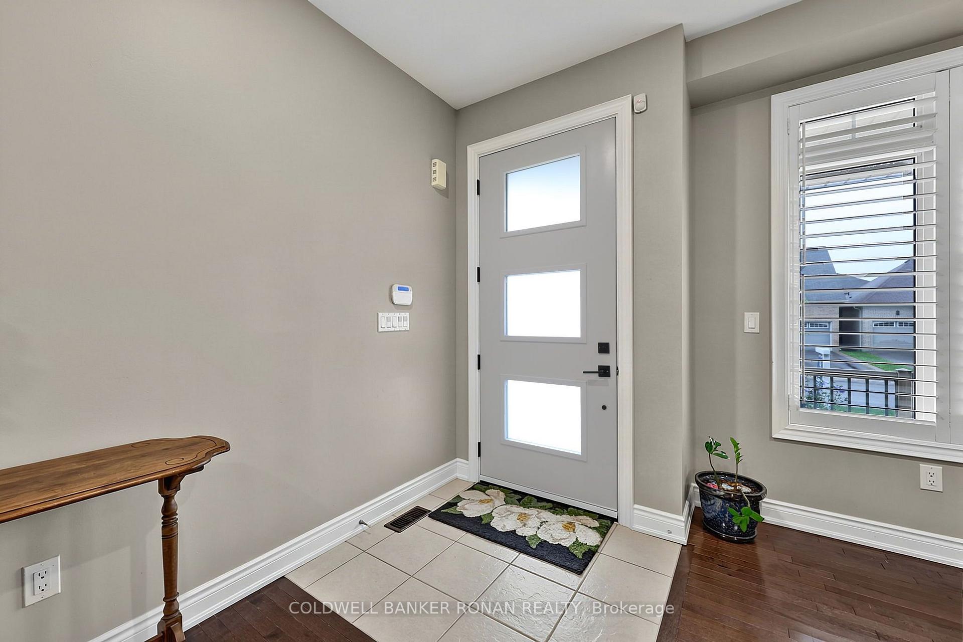 Photo 3 of 190 Strachan Trail, New Tecumseth, Beeton — HOMEH