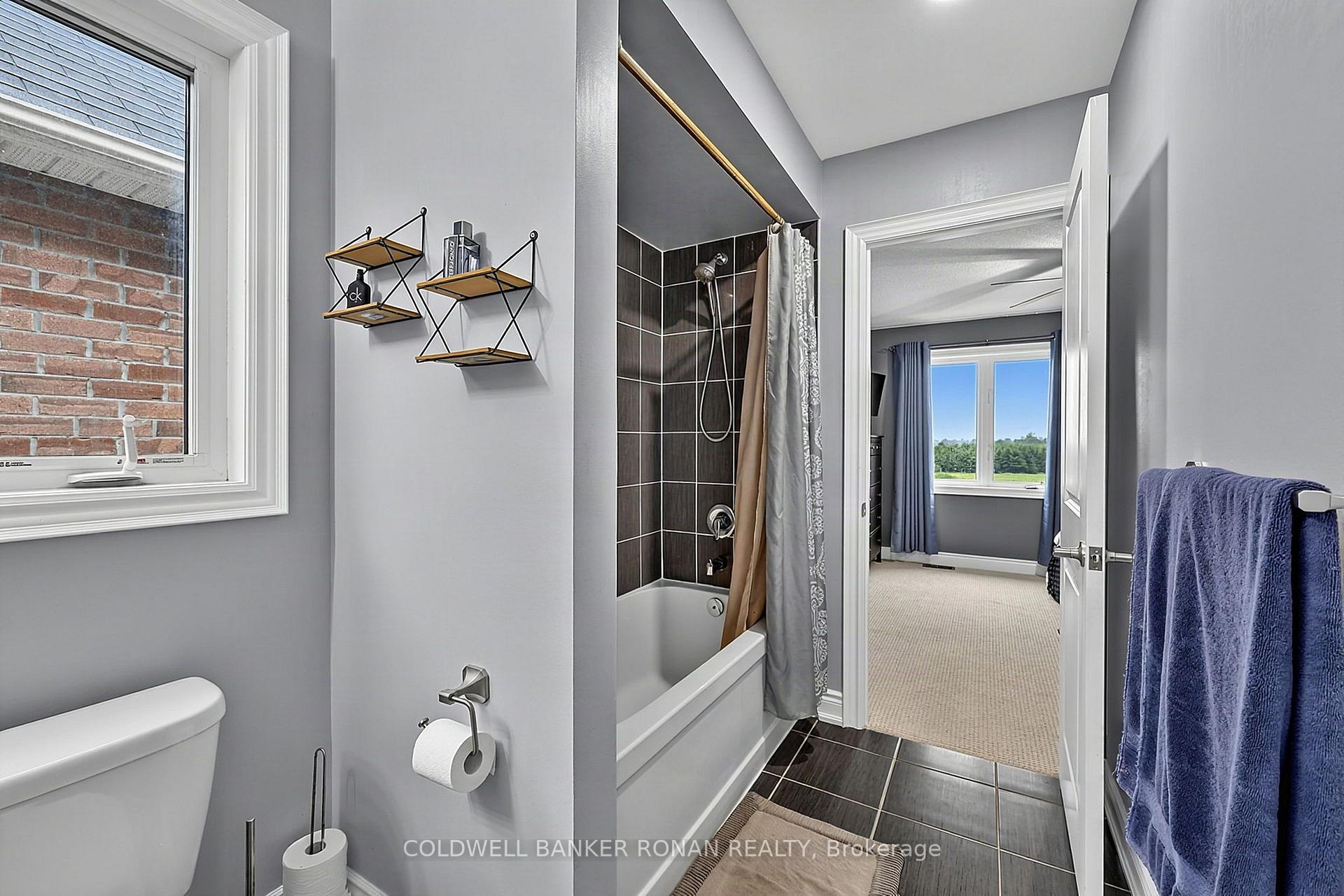 Photo 24 of 190 Strachan Trail, New Tecumseth, Beeton — HOMEH