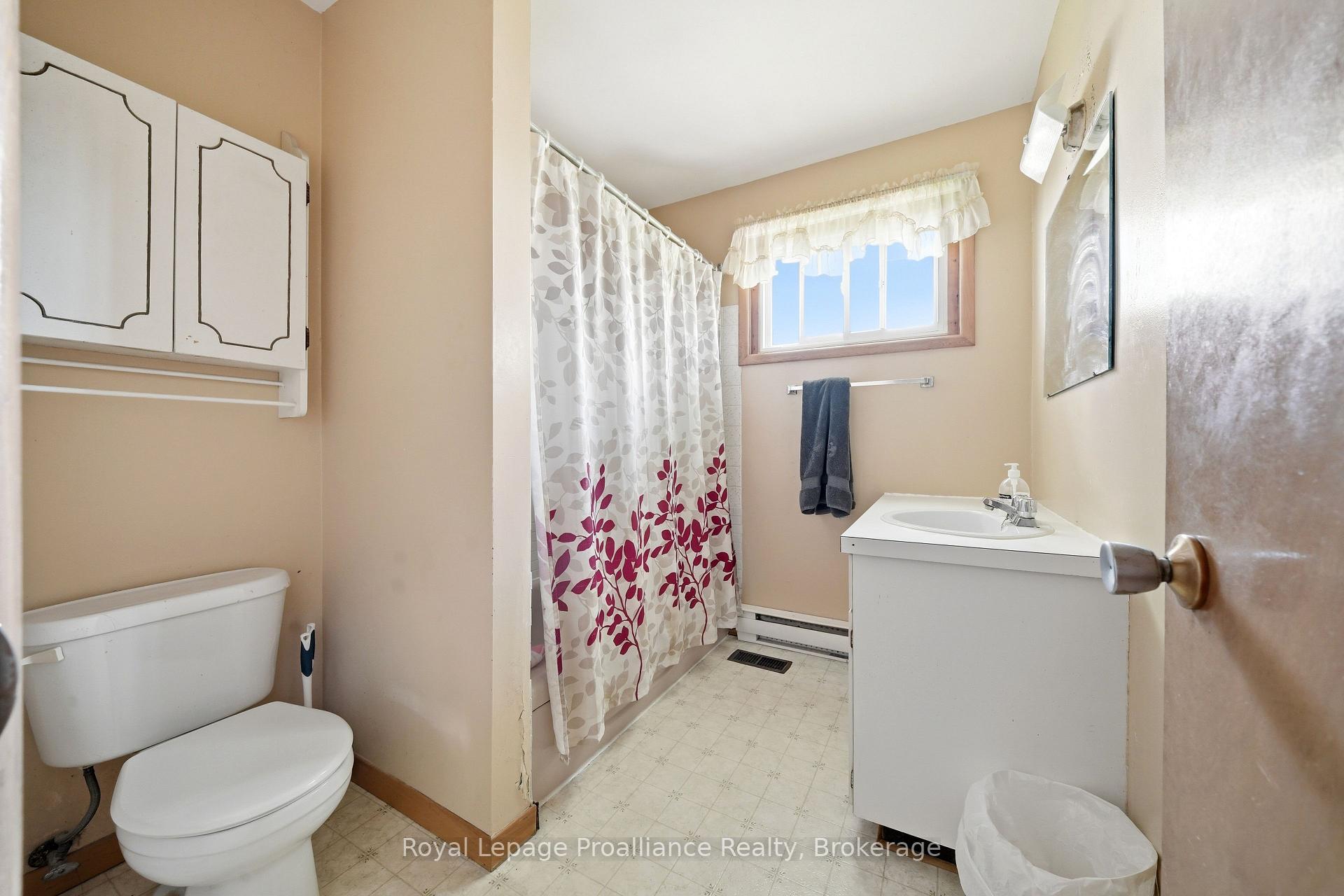 Photo 21 of 26 Johnson Street, Belleville, Belleville Ward — HOMEH
