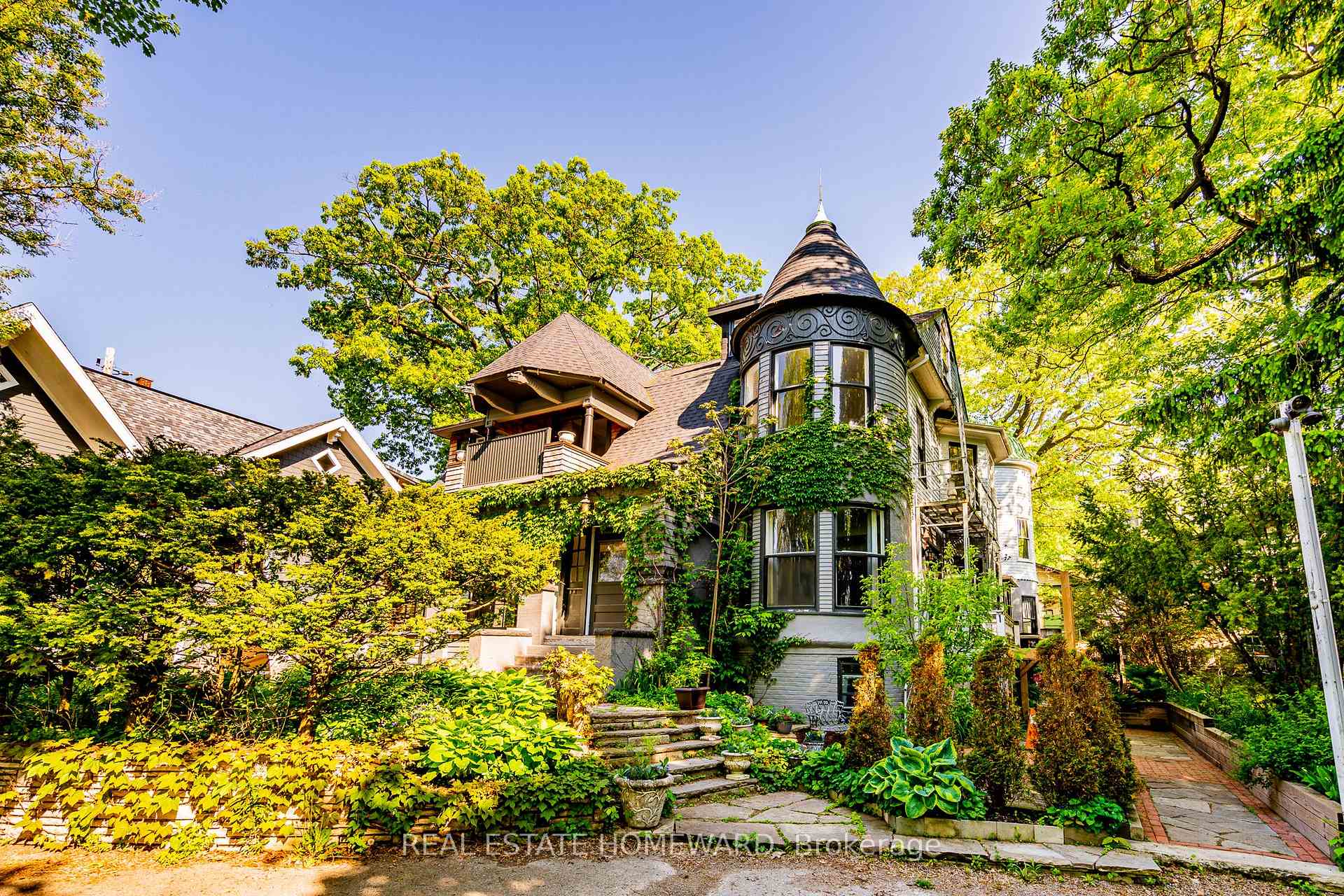 Photo 2 of 3025 Queen Street E, Scarborough, Birchcliffe-Cliffside — HOMEH