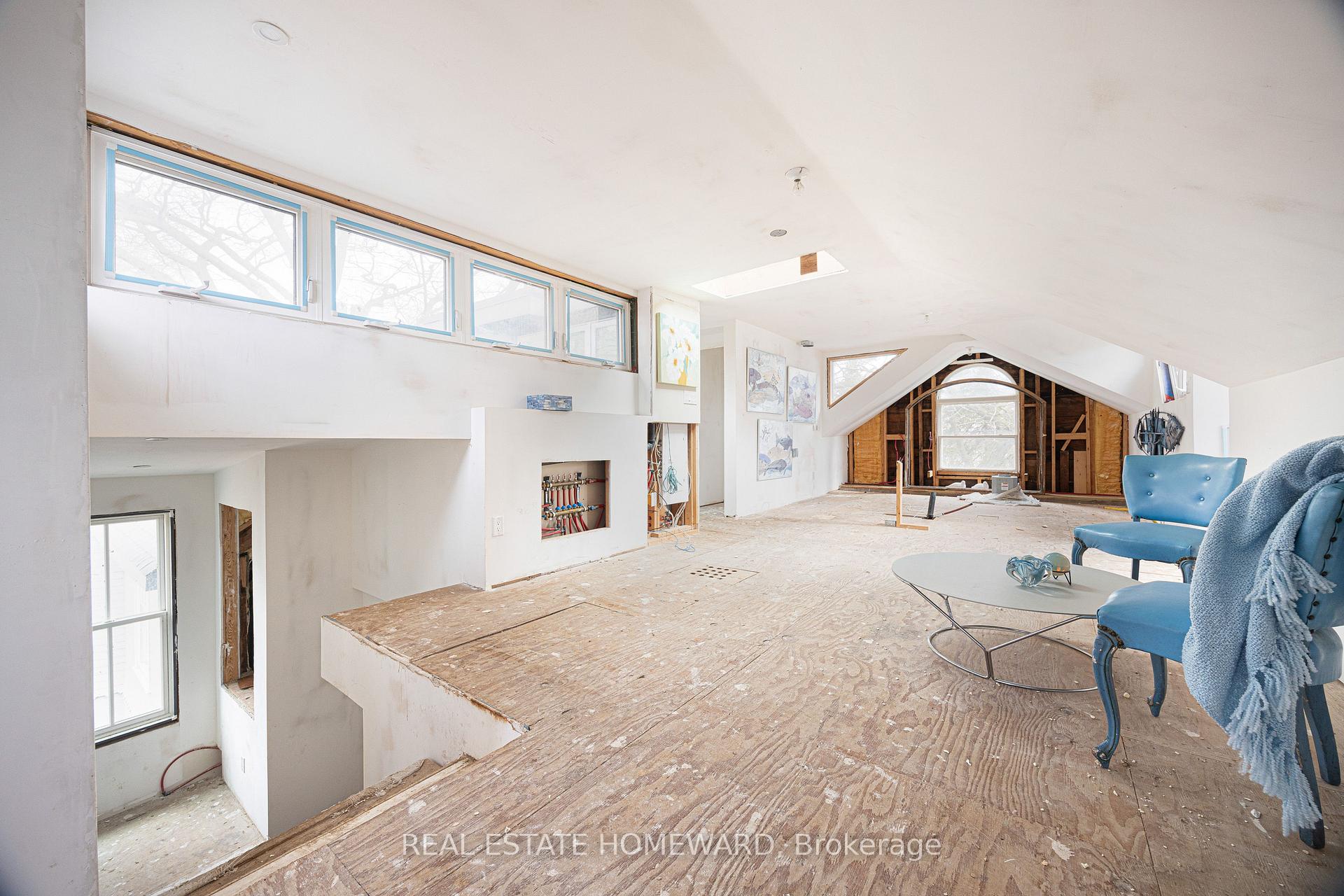 Photo 8 of 3025 Queen Street E, Scarborough, Birchcliffe-Cliffside — HOMEH