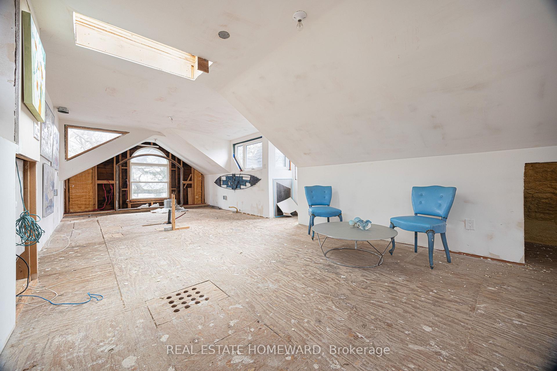 Photo 9 of 3025 Queen Street E, Scarborough, Birchcliffe-Cliffside — HOMEH
