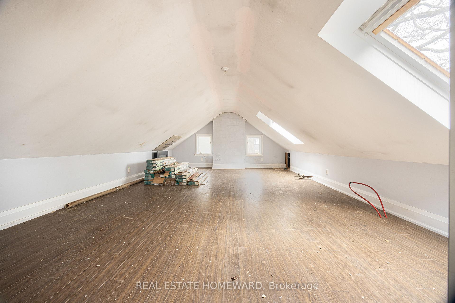 Photo 11 of 3025 Queen Street E, Scarborough, Birchcliffe-Cliffside — HOMEH