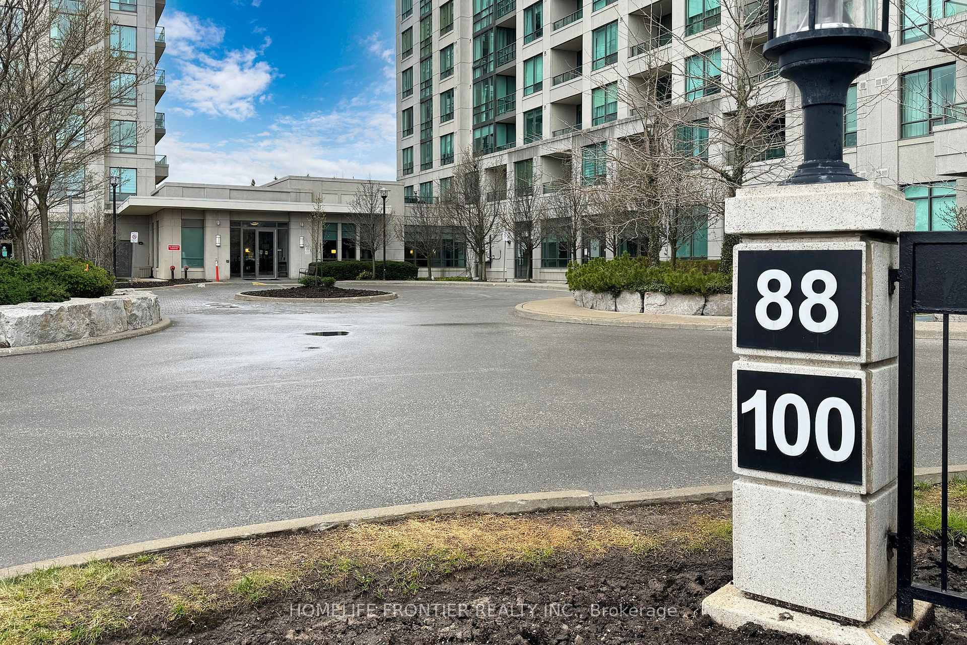 Photo 4 of Unit 610, 100 Promenade Circle, Vaughan, Brownridge — HOMEH