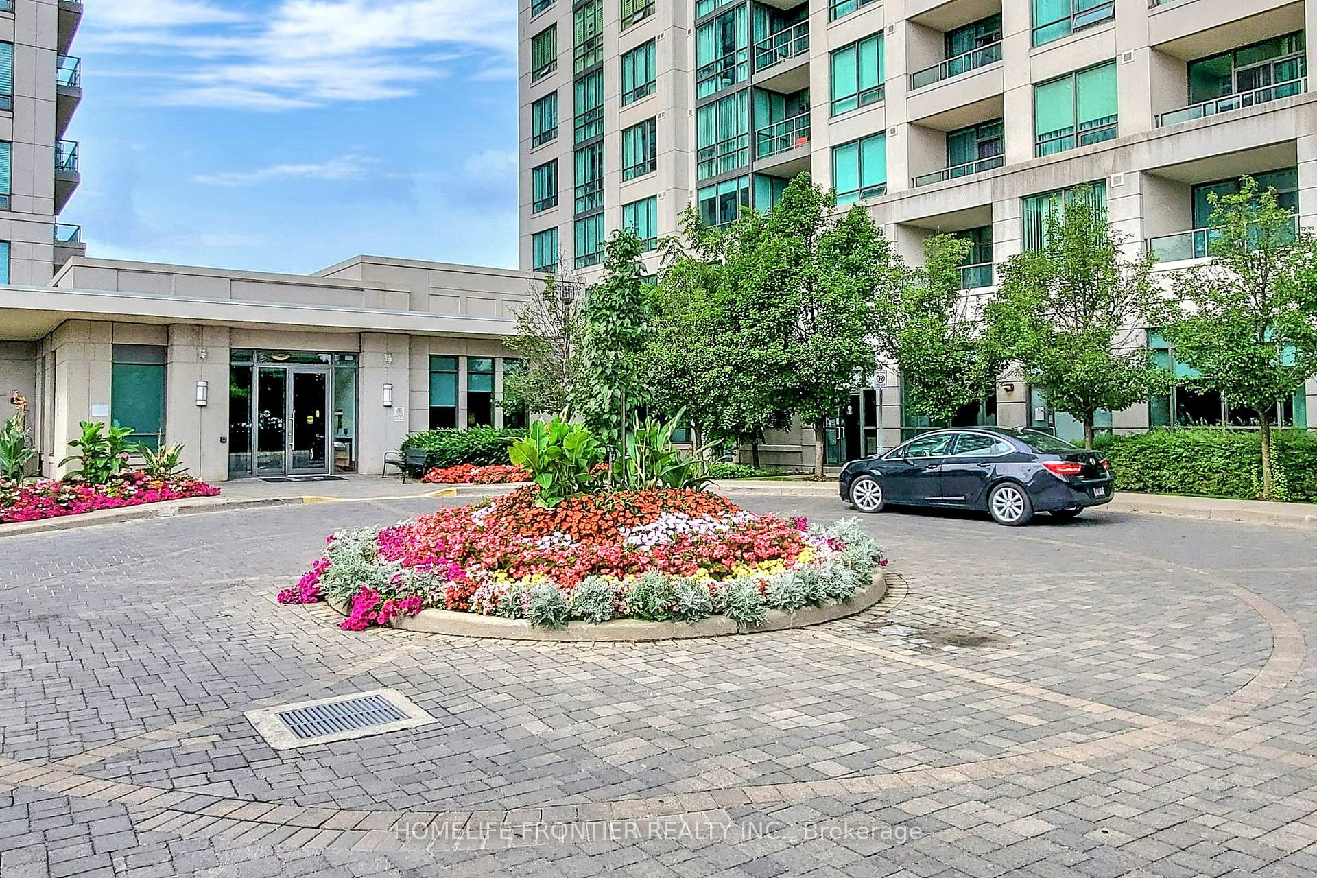 Photo 5 of Unit 610, 100 Promenade Circle, Vaughan, Brownridge — HOMEH