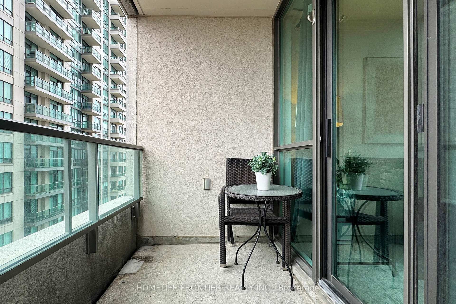 Photo 23 of Unit 610, 100 Promenade Circle, Vaughan, Brownridge — HOMEH